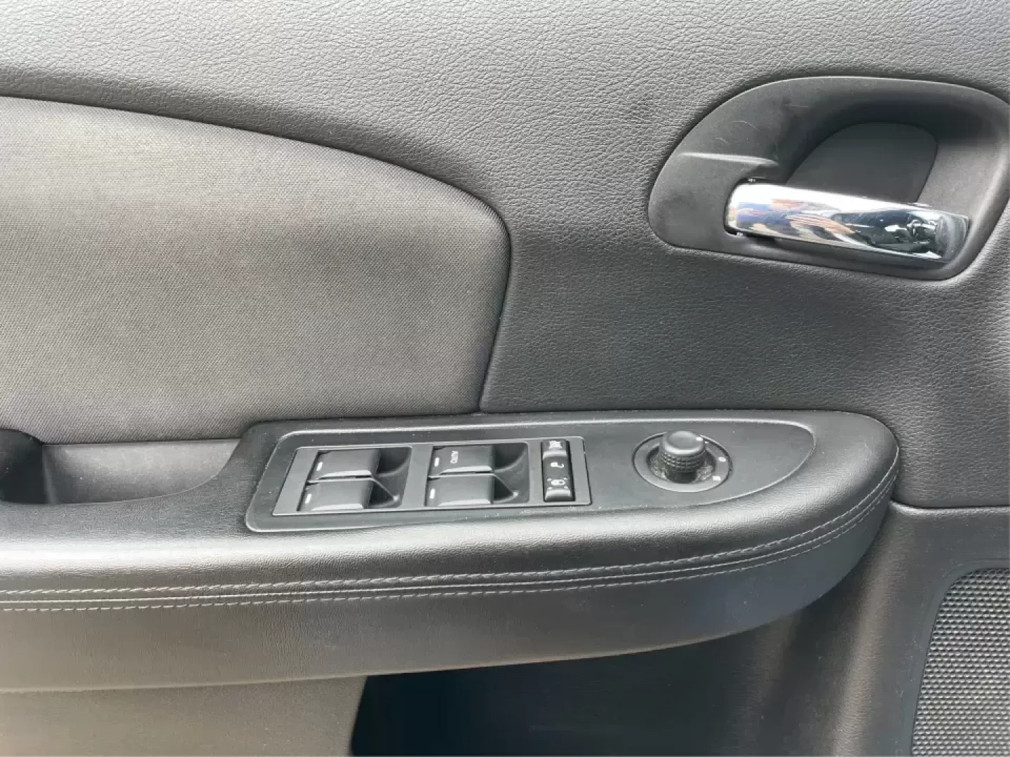 2011 Chrysler 200 Touring (1C3BC1FG5BN) with an 3.6L V6 DOHC 24V engine, 6-Speed Automatic transmission, located at 1951 S Dayton Lakeview Rd., New Carlisle, OH, 45344, (937) 908-9800, 39.890999, -84.050255 - **Discover Your Perfect Sedan for Everyday Adventures at Advantage Car and Credit in Fairborn, OH**<br /> <br /> Are you on the hunt for a reliable sedan that fits effortlessly into your everyday life? Look no further! At Advantage Car and Credit, located at 1184 Kauffman Ave, Fairborn, OH 45324, we - Photo#18