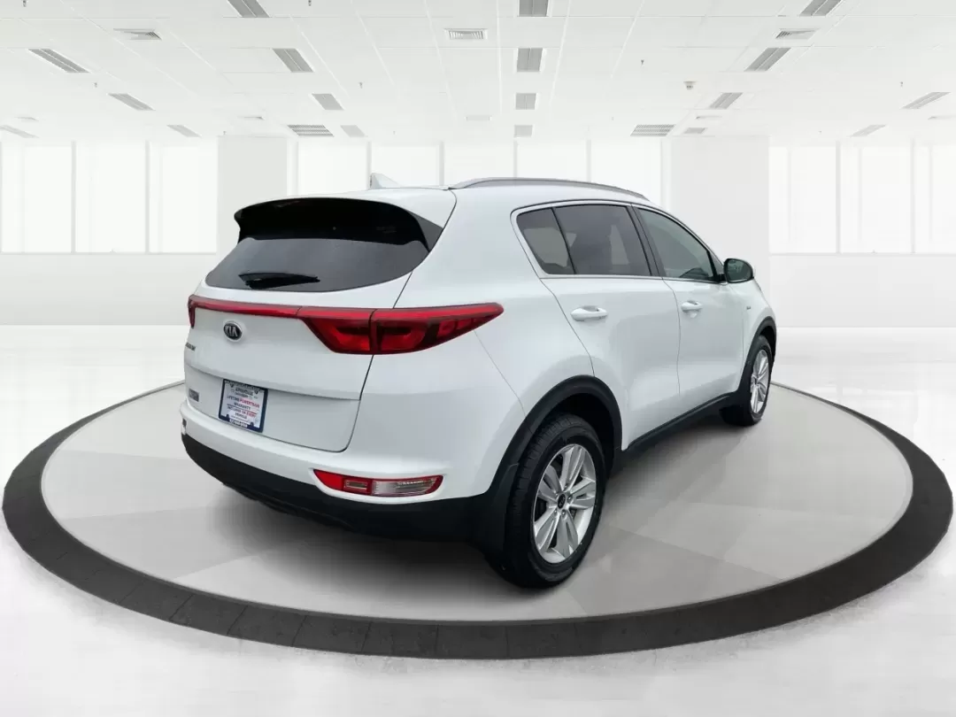 2018 Kia Sportage LX (KNDPMCACXJ7) with an Theta II 2.4L I-4 gasoline direct injection engine, located at 1230 East Main St, Xenia, OH, 45385, (937) 908-9800, 39.688026, -83.910172 - **Discover Your Next Adventure with the 2018 Kia Sportage LX at Advantage Car and Credit!**<br /> <br /> Are you searching for the perfect vehicle that can seamlessly transition from daily commutes to weekend getaways? Look no further than this stunning 2018 Kia Sportage LX, available now at Advanta - Photo#1