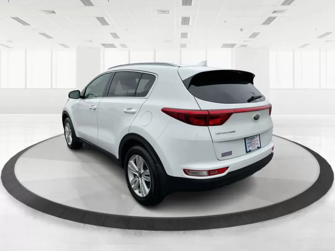 2018 Kia Sportage LX (KNDPMCACXJ7) with an Theta II 2.4L I-4 gasoline direct injection engine, located at 1230 East Main St, Xenia, OH, 45385, (937) 908-9800, 39.688026, -83.910172 - **Discover Your Next Adventure with the 2018 Kia Sportage LX at Advantage Car and Credit!**<br /> <br /> Are you searching for the perfect vehicle that can seamlessly transition from daily commutes to weekend getaways? Look no further than this stunning 2018 Kia Sportage LX, available now at Advanta - Photo#3