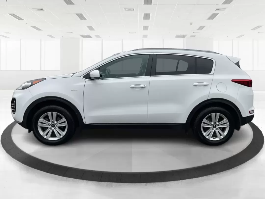 2018 Kia Sportage LX (KNDPMCACXJ7) with an Theta II 2.4L I-4 gasoline direct injection engine, located at 1230 East Main St, Xenia, OH, 45385, (937) 908-9800, 39.688026, -83.910172 - **Discover Your Next Adventure with the 2018 Kia Sportage LX at Advantage Car and Credit!**<br /> <br /> Are you searching for the perfect vehicle that can seamlessly transition from daily commutes to weekend getaways? Look no further than this stunning 2018 Kia Sportage LX, available now at Advanta - Photo#4