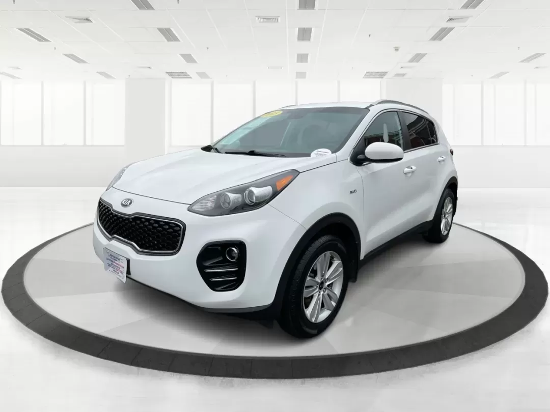 2018 Kia Sportage LX (KNDPMCACXJ7) with an Theta II 2.4L I-4 gasoline direct injection engine, located at 1230 East Main St, Xenia, OH, 45385, (937) 908-9800, 39.688026, -83.910172 - **Discover Your Next Adventure with the 2018 Kia Sportage LX at Advantage Car and Credit!**<br /> <br /> Are you searching for the perfect vehicle that can seamlessly transition from daily commutes to weekend getaways? Look no further than this stunning 2018 Kia Sportage LX, available now at Advanta - Photo#7