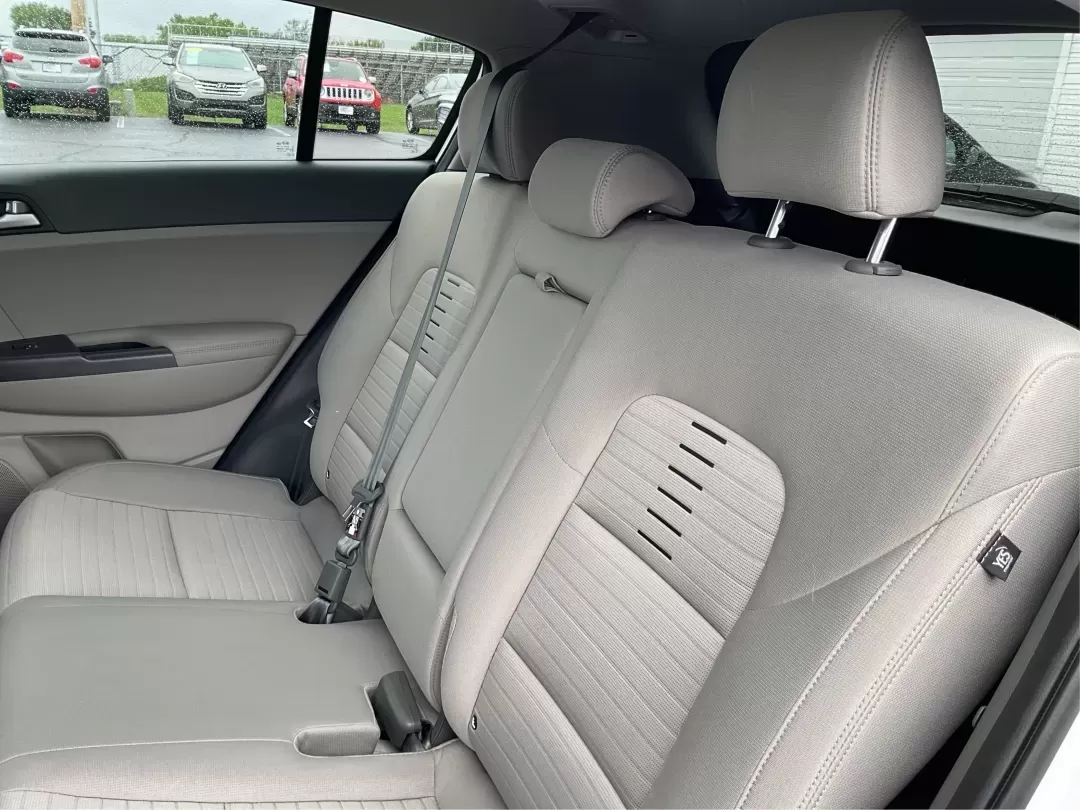 2018 Kia Sportage LX (KNDPMCACXJ7) with an Theta II 2.4L I-4 gasoline direct injection engine, located at 1230 East Main St, Xenia, OH, 45385, (937) 908-9800, 39.688026, -83.910172 - **Discover Your Next Adventure with the 2018 Kia Sportage LX at Advantage Car and Credit!**<br /> <br /> Are you searching for the perfect vehicle that can seamlessly transition from daily commutes to weekend getaways? Look no further than this stunning 2018 Kia Sportage LX, available now at Advanta - Photo#9