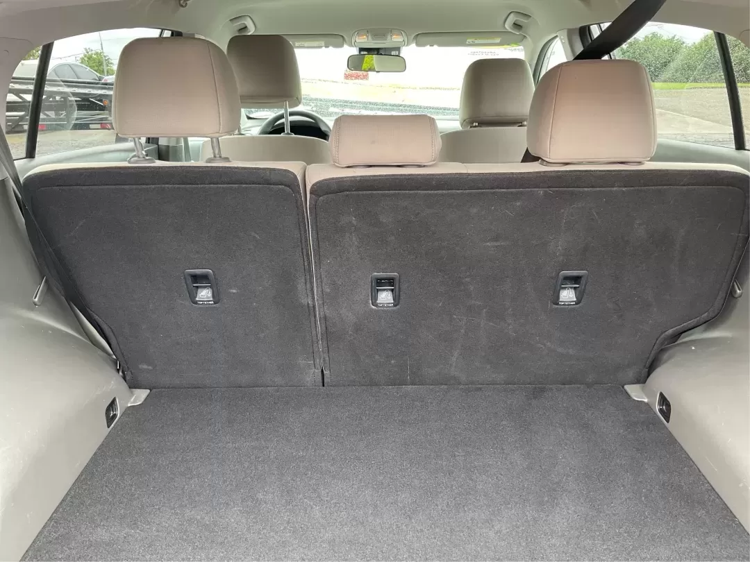 2018 Kia Sportage LX (KNDPMCACXJ7) with an Theta II 2.4L I-4 gasoline direct injection engine, located at 1230 East Main St, Xenia, OH, 45385, (937) 908-9800, 39.688026, -83.910172 - **Discover Your Next Adventure with the 2018 Kia Sportage LX at Advantage Car and Credit!**<br /> <br /> Are you searching for the perfect vehicle that can seamlessly transition from daily commutes to weekend getaways? Look no further than this stunning 2018 Kia Sportage LX, available now at Advanta - Photo#11