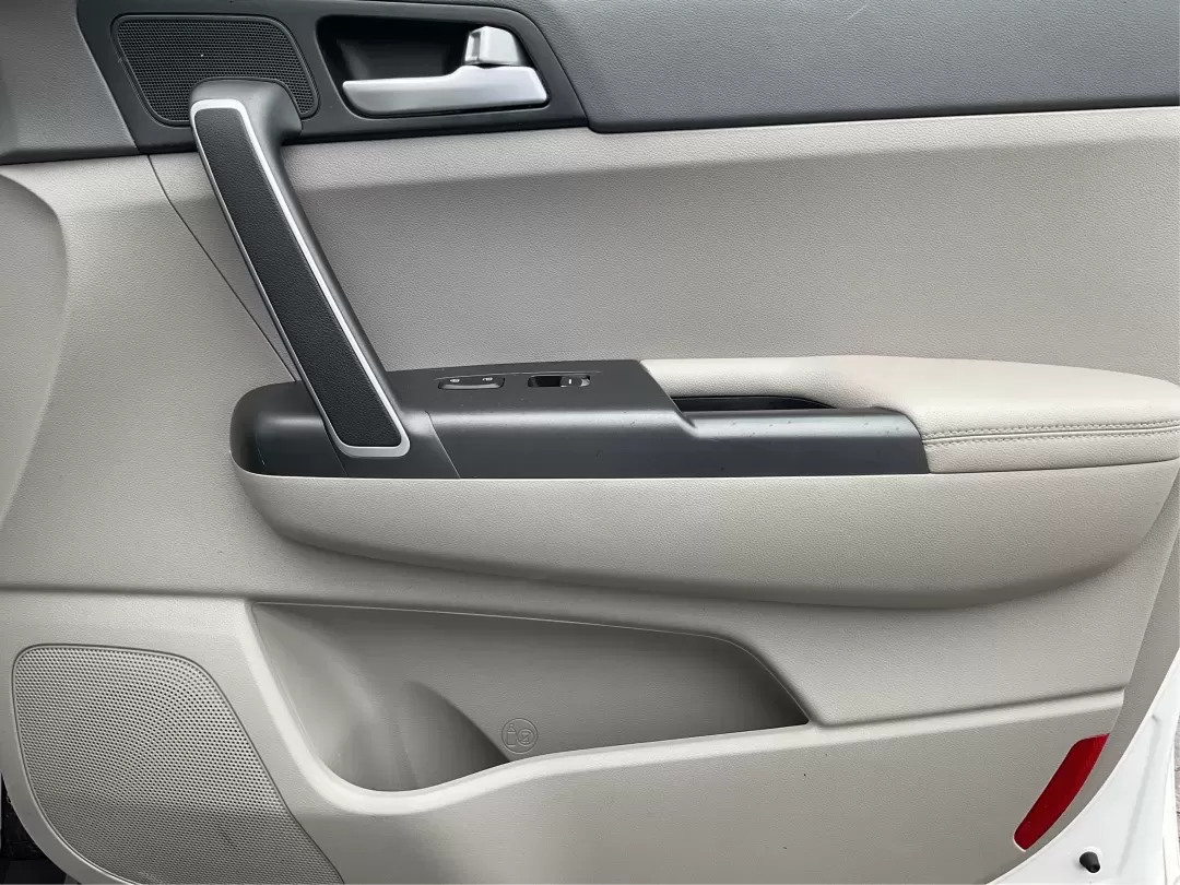 2018 Kia Sportage LX (KNDPMCACXJ7) with an Theta II 2.4L I-4 gasoline direct injection engine, located at 1230 East Main St, Xenia, OH, 45385, (937) 908-9800, 39.688026, -83.910172 - **Discover Your Next Adventure with the 2018 Kia Sportage LX at Advantage Car and Credit!**<br /> <br /> Are you searching for the perfect vehicle that can seamlessly transition from daily commutes to weekend getaways? Look no further than this stunning 2018 Kia Sportage LX, available now at Advanta - Photo#18