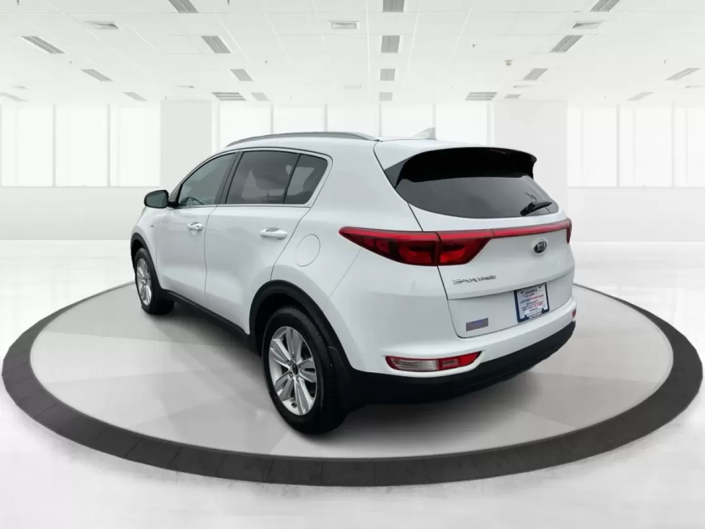 2018 Kia Sportage LX (KNDPMCACXJ7) with an Theta II 2.4L I-4 gasoline direct injection engine, 6A transmission, located at 1099 N County Rd 25A , Troy, OH, 45373, (937) 908-9800, 40.057079, -84.212883 - **Discover Your Next Adventure with the 2018 Kia Sportage LX at Advantage Car and Credit!**<br /> <br /> Are you searching for the perfect vehicle that can seamlessly transition from daily commutes to weekend getaways? Look no further than this stunning 2018 Kia Sportage LX, available now at Advanta - Photo#3