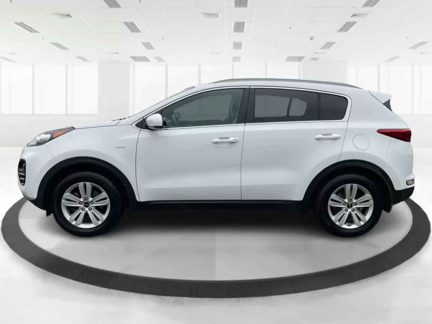 2018 Kia Sportage LX (KNDPMCACXJ7) with an Theta II 2.4L I-4 gasoline direct injection engine, 6A transmission, located at 1099 N County Rd 25A , Troy, OH, 45373, (937) 908-9800, 40.057079, -84.212883 - **Discover Your Next Adventure with the 2018 Kia Sportage LX at Advantage Car and Credit!**<br /> <br /> Are you searching for the perfect vehicle that can seamlessly transition from daily commutes to weekend getaways? Look no further than this stunning 2018 Kia Sportage LX, available now at Advanta - Photo#4