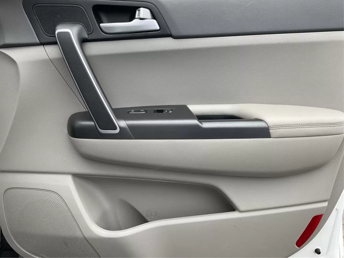 2018 Kia Sportage LX (KNDPMCACXJ7) with an Theta II 2.4L I-4 gasoline direct injection engine, 6A transmission, located at 1099 N County Rd 25A , Troy, OH, 45373, (937) 908-9800, 40.057079, -84.212883 - **Discover Your Next Adventure with the 2018 Kia Sportage LX at Advantage Car and Credit!**<br /> <br /> Are you searching for the perfect vehicle that can seamlessly transition from daily commutes to weekend getaways? Look no further than this stunning 2018 Kia Sportage LX, available now at Advanta - Photo#18