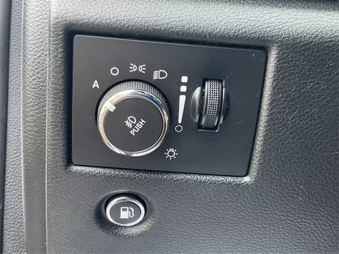 2014 Jeep Grand Cherokee Limited (1C4RJFBGXEC) with an Other engine, located at 1099 N County Rd 25A , Troy, OH, 45373, (937) 908-9800, 40.057079, -84.212883 - **Adventure Awaits: 2014 Jeep Grand Cherokee Limited Perfect for Your Next Family Road Trip!**<br /> <br /> Are you ready to embark on your next adventure? The 2014 Jeep Grand Cherokee Limited is here to elevate your driving experience, whether you're navigating the bustling streets of Fairborn, OH - Photo#17