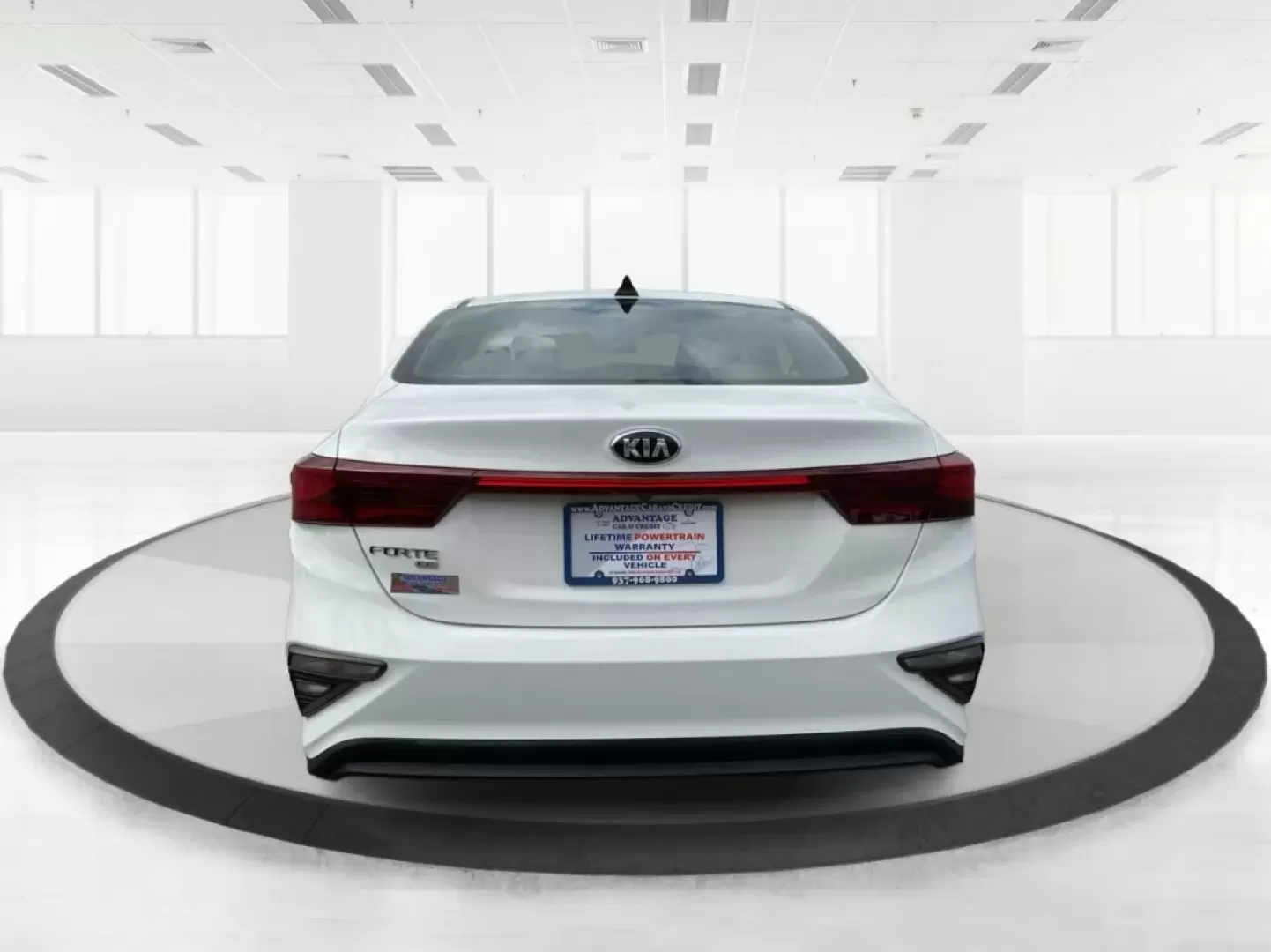 2019 Kia Forte FE (3KPF24AD2KE) with an 2L I-4 DOHC engine, located at 401 Woodman Dr, Riverside, OH, 45431, (937) 908-9800, 39.760899, -84.123421 - **Experience Freedom with the 2019 Kia Forte: Your Ideal Companion for Daily Adventures!**<br /> <br /> Are you looking for a reliable sedan that effortlessly combines style, comfort, and efficiency? Look no further than the 2019 Kia Forte, available now at Advantage Car and Credit in Fairborn, OH. - Photo#3