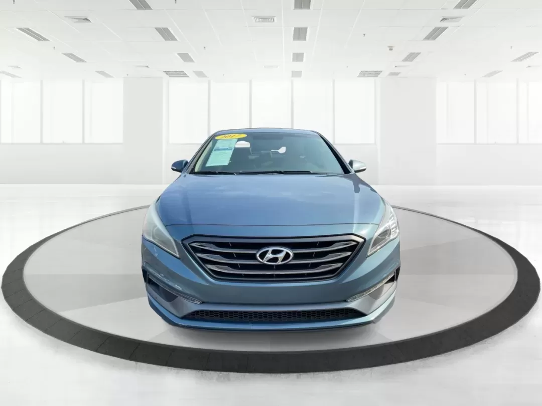 2017 Hyundai Sonata Limited (5NPE34AF4HH) with an 2.4L I-4 gasoline direct injection engine, located at 1230 East Main St, Xenia, OH, 45385, (937) 908-9800, 39.688026, -83.910172 - Are you ready to elevate your daily drive into an adventure? Meet the 2017 Hyundai Sonata Limited, a perfect companion for anyone looking to combine style, comfort, and reliability. Whether you're commuting to work, shuttling the kids to school, or heading out for a weekend getaway, this sedan offer - Photo#7