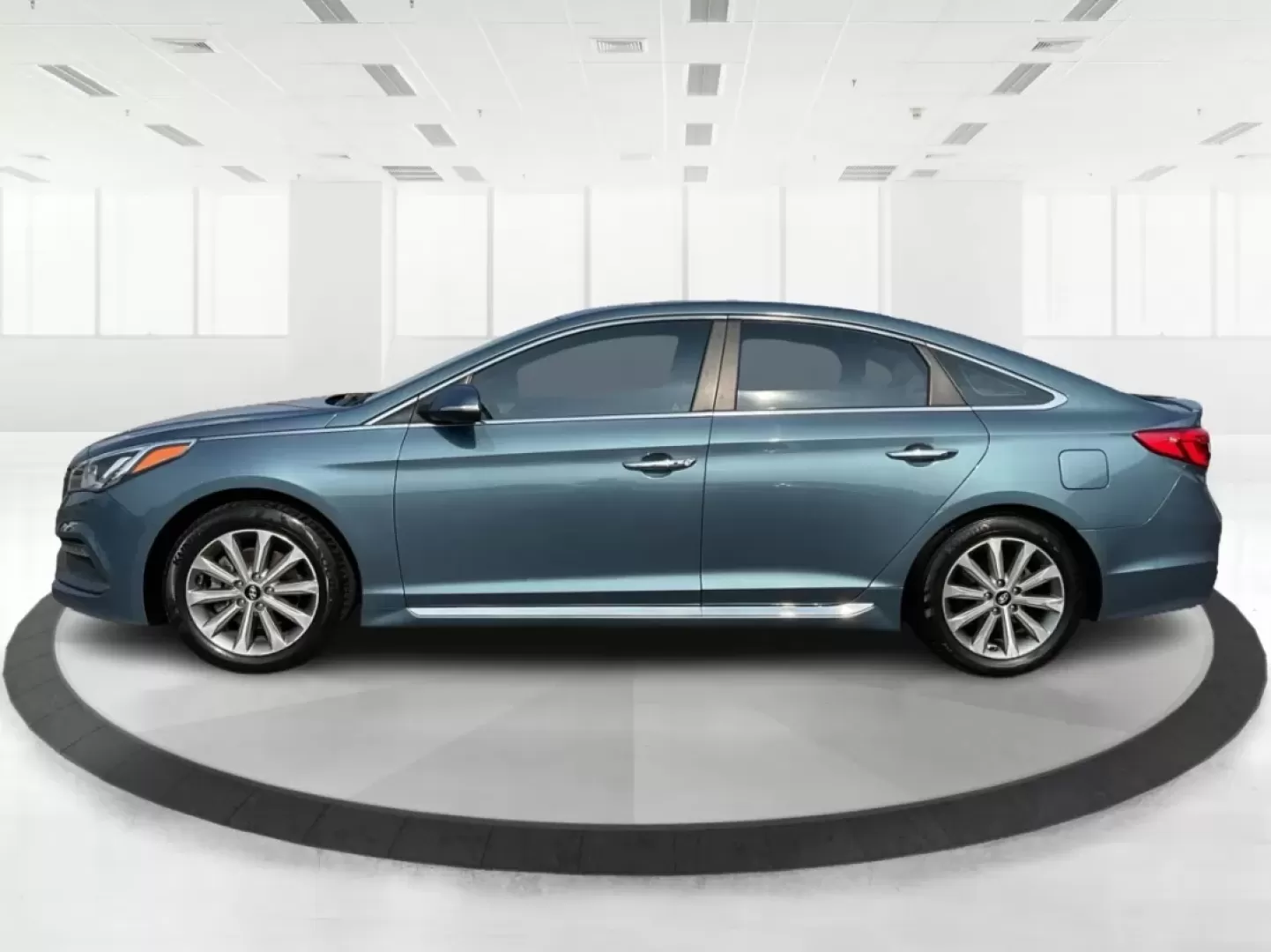2017 Hyundai Sonata Limited (5NPE34AF4HH) with an 2.4L I-4 gasoline direct injection engine, located at 1099 N County Rd 25A , Troy, OH, 45373, (937) 908-9800, 40.057079, -84.212883 - Are you ready to elevate your daily drive into an adventure? Meet the 2017 Hyundai Sonata Limited, a perfect companion for anyone looking to combine style, comfort, and reliability. Whether you're commuting to work, shuttling the kids to school, or heading out for a weekend getaway, this sedan offer - Photo#5
