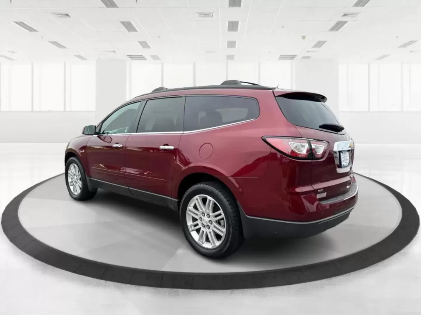 2015 Chevrolet Traverse 1LT (1GNKVGKD4FJ) with an 3.6L V-6 gasoline direct injection engine, located at 1099 N County Rd 25A , Troy, OH, 45373, (937) 908-9800, 40.057079, -84.212883 - **Unleash Adventure with the 2015 Chevrolet Traverse at Advantage Car and Credit - Troy!**<br /> <br /> Are you ready to elevate your family adventures or tackle your daily commute with confidence and style? The 2015 Chevrolet Traverse, with its robust features and spacious design, is perfect for gr - Photo#4