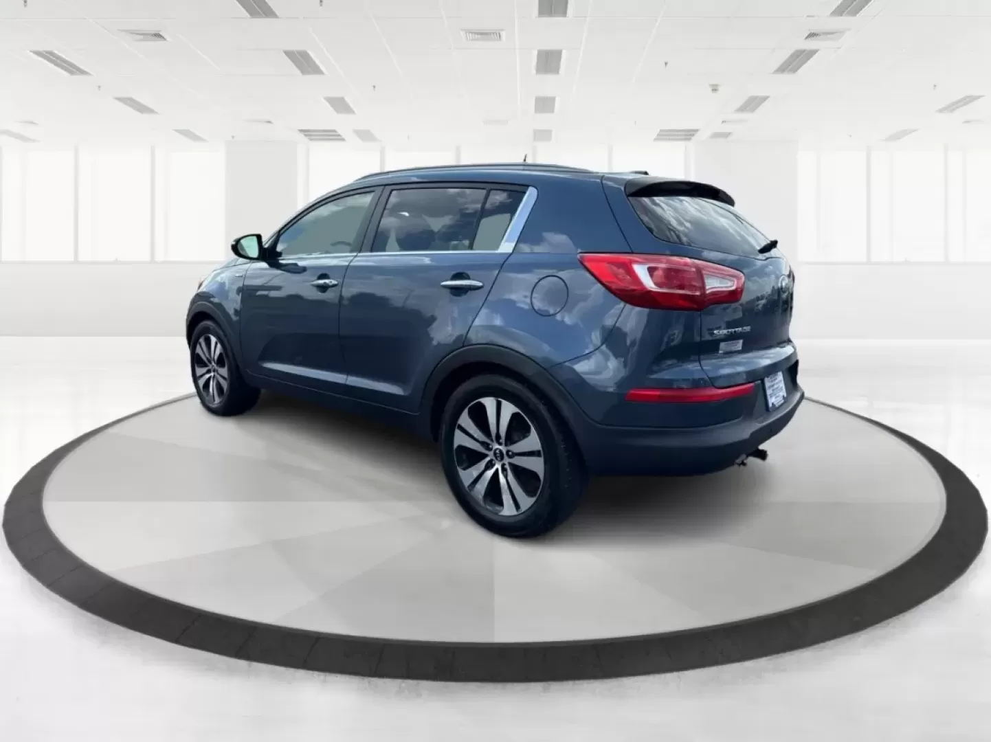 2013 Kia Sportage EX (KNDPCCA25D7) with an 2.4L I-4 DOHC engine, located at 1099 N County Rd 25A , Troy, OH, 45373, (937) 908-9800, 40.057079, -84.212883 - **Elevate Your Adventures with the 2013 Kia Sportage EX - Perfect for Every Journey!**<br /> <br /> Are you ready to take your daily commutes and weekend getaways to the next level? Look no further than this 2013 Kia Sportage EX, available now at Advantage Car and Credit in Fairborn, OH. This versat - Photo#5
