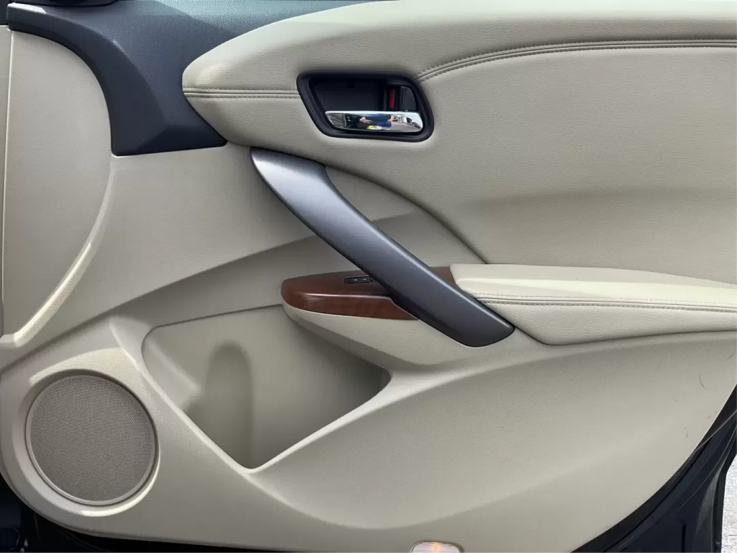 2014 Acura RDX Base (5J8TB3H39EL) with an Other engine, located at 1230 East Main St, Xenia, OH, 45385, (937) 908-9800, 39.688026, -83.910172 - Unleash the perfect blend of comfort and versatility with the 2014 Acura RDX, a crossover that caters to both your daily grind and weekend adventures. Whether you're a growing family seeking spaciousness, a commuter looking for reliability, or a weekend warrior ready for road trips, this vehicle has - Photo#19