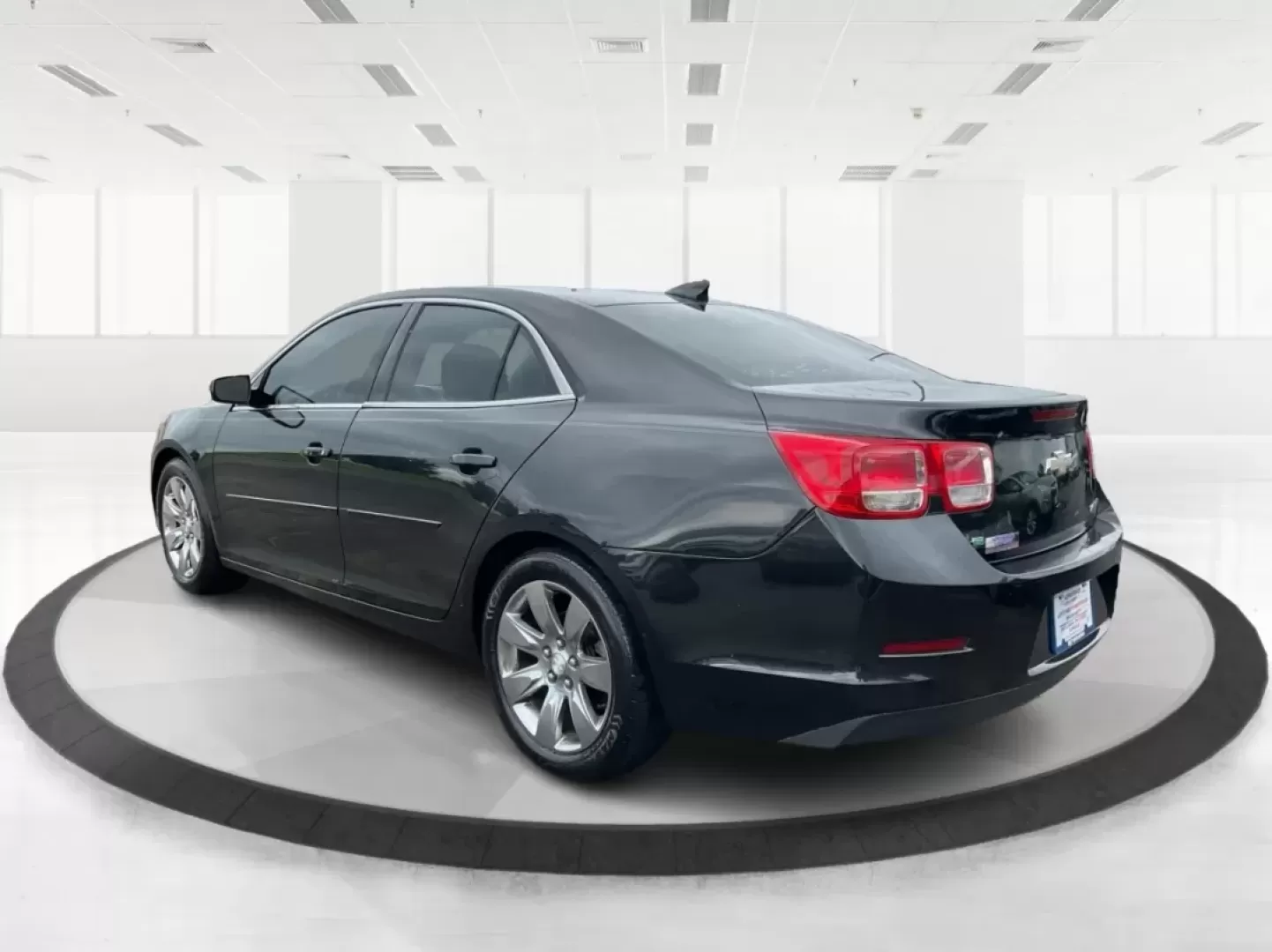 2015 Chevrolet Malibu 2LT (1G11D5SL9FF) with an ECOTEC 2.5L I-4 gasoline direct injection engine, located at 1099 N County Rd 25A , Troy, OH, 45373, (937) 908-9800, 40.057079, -84.212883 - Discover the perfect blend of style, performance, and affordability with the 2015 Chevrolet Malibu 2LT, available now at Advantage Car and Credit in Fairborn, OH. Whether you're commuting to work, ferrying the kids to school, or planning weekend getaways, this reliable sedan is designed to enhance y - Photo#4