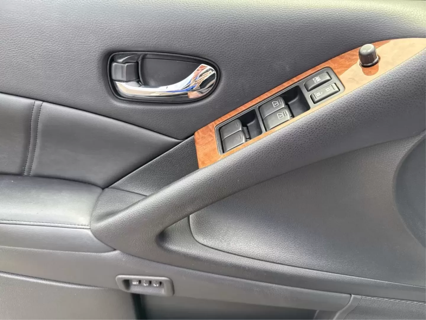 2014 Nissan Murano LE (JN8AZ1MW3EW) with an 3.5L V-6 DOHC engine, located at 1099 N County Rd 25A , Troy, OH, 45373, (937) 908-9800, 40.057079, -84.212883 - **Discover Your Next Adventure in Comfort and Style with the 2014 Nissan Murano LE at Advantage Car and Credit - Troy!**<br /> <br /> Are you in search of a versatile vehicle that can seamlessly transition from daily commutes to weekend adventures? Look no further! The 2014 Nissan Murano LE is desig - Photo#19