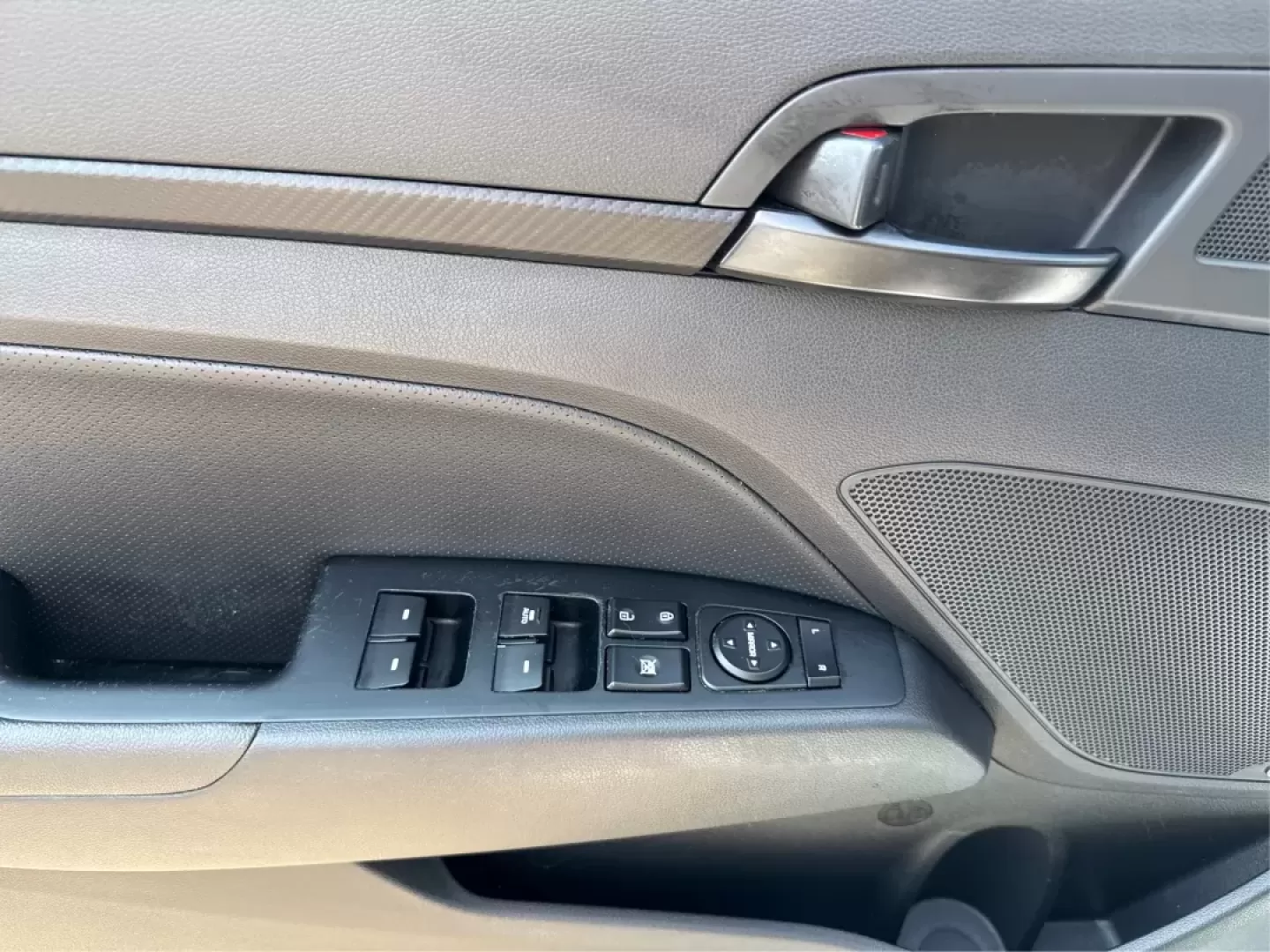 2018 Hyundai Elantra Sport (KMHD04LB6JU) with an 1.6L I-4 gasoline direct injection engine, located at 1099 N County Rd 25A , Troy, OH, 45373, (937) 908-9800, 40.057079, -84.212883 - ### Elevate Your Daily Commute with the 2018 Hyundai Elantra Sport at Advantage Car and Credit!<br /> <br /> Are you ready to enhance your daily life with a reliable vehicle that balances performance, comfort, and style? Look no further than the stunning 2018 Hyundai Elantra Sport, available now at - Photo#19