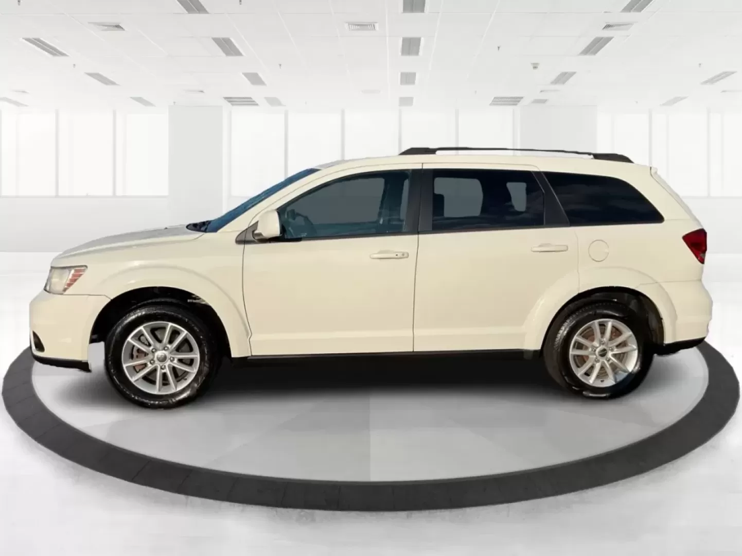 2014 Pearl White Tri-Coat Dodge Journey SXT (3C4PDCBG0ET) with an 3.6L V6 DOHC 24V engine, 6-Speed Automatic transmission, located at 1099 N County Rd 25A , Troy, OH, 45373, (937) 908-9800, 40.057079, -84.212883 - Are you looking for the perfect blend of comfort, versatility, and reliability for your family adventures? Look no further than the 2014 Dodge Journey SXT, available now at Advantage Car and Credit in Troy, OH. This well-equipped SUV is ideal for growing families, weekend road trips, or anyone who n - Photo#5