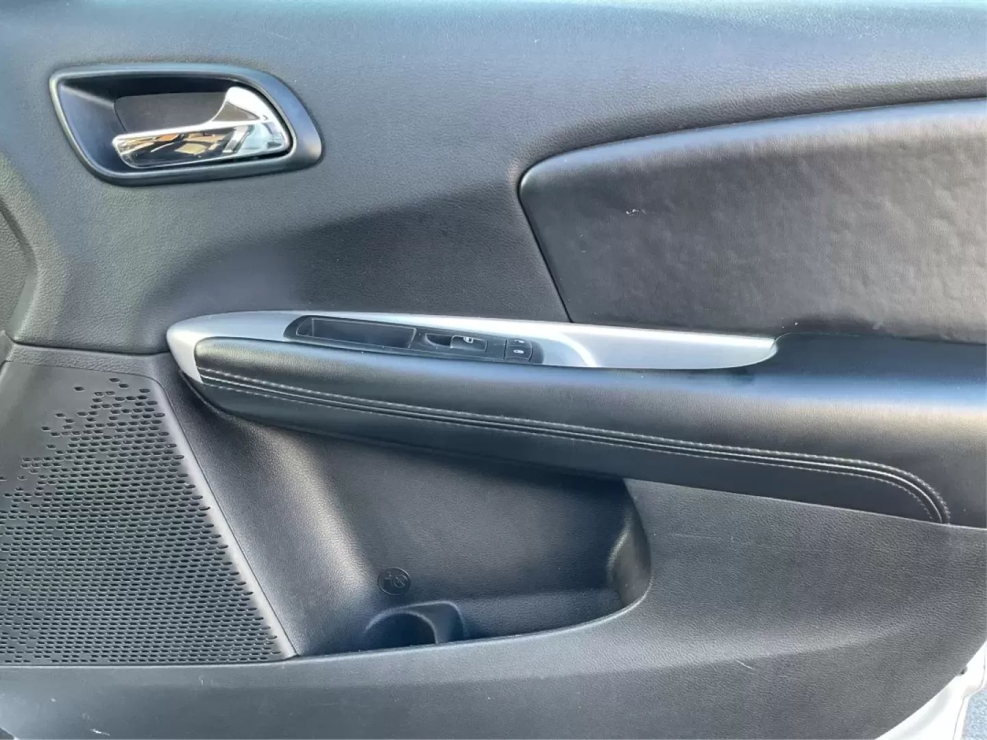 2014 Pearl White Tri-Coat Dodge Journey SXT (3C4PDCBG0ET) with an 3.6L V6 DOHC 24V engine, 6-Speed Automatic transmission, located at 1099 N County Rd 25A , Troy, OH, 45373, (937) 908-9800, 40.057079, -84.212883 - Are you looking for the perfect blend of comfort, versatility, and reliability for your family adventures? Look no further than the 2014 Dodge Journey SXT, available now at Advantage Car and Credit in Troy, OH. This well-equipped SUV is ideal for growing families, weekend road trips, or anyone who n - Photo#19