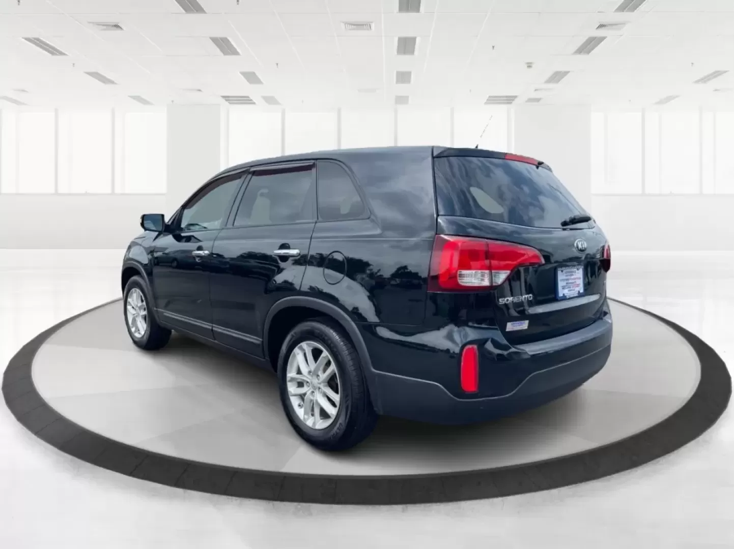 2015 Kia Sorento LX (5XYKT3A60FG) with an 2.4L I-4 gasoline direct injection engine, located at 1184 Kauffman Ave, Fairborn, OH, 45324, (937) 908-9800, 39.807072, -84.030914 - ### Discover Adventure with the 2015 Kia Sorento LX - Your Perfect Family SUV!<br /> <br /> Are you seeking the ideal vehicle for weekend getaways or daily commutes? Look no further! The 2015 Kia Sorento LX is the perfect SUV for growing families and adventure-seekers alike. With its spacious interi - Photo#4