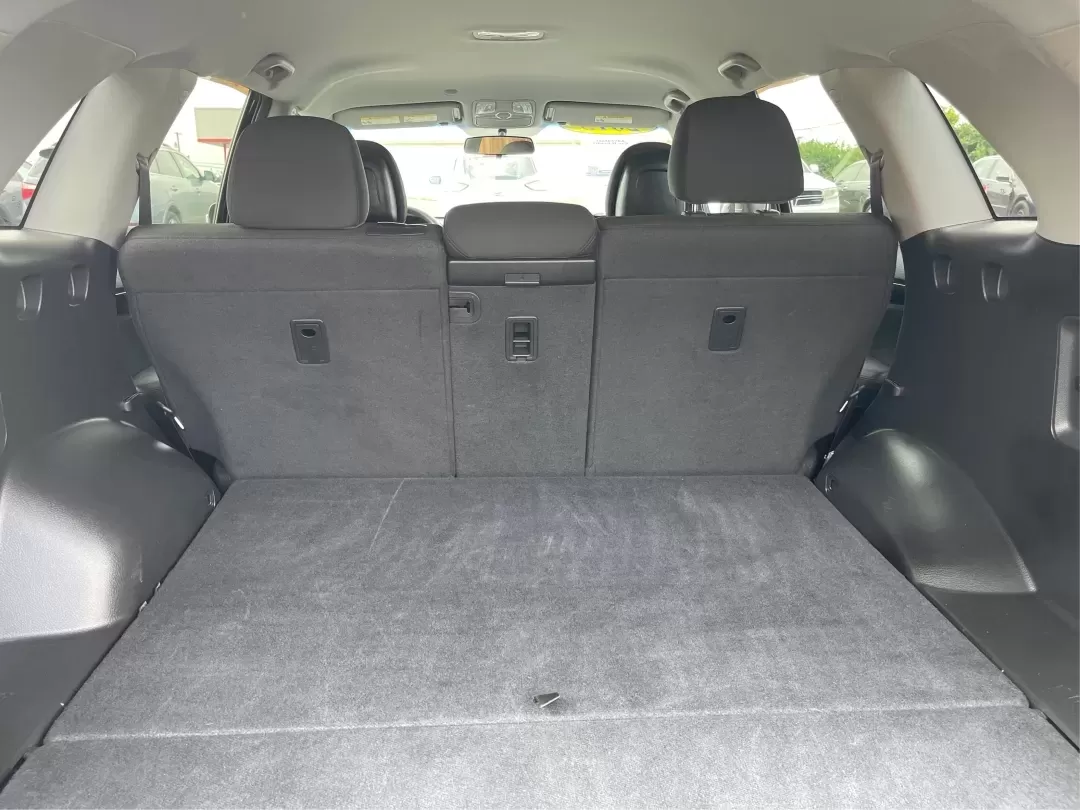 2015 Kia Sorento LX (5XYKT3A60FG) with an 2.4L I-4 gasoline direct injection engine, located at 4508 South Dixie Dr, Moraine, OH, 45439, (937) 908-9800, 39.689976, -84.218452 - ### Discover Adventure with the 2015 Kia Sorento LX - Your Perfect Family SUV!<br /> <br /> Are you seeking the ideal vehicle for weekend getaways or daily commutes? Look no further! The 2015 Kia Sorento LX is the perfect SUV for growing families and adventure-seekers alike. With its spacious interi - Photo#12