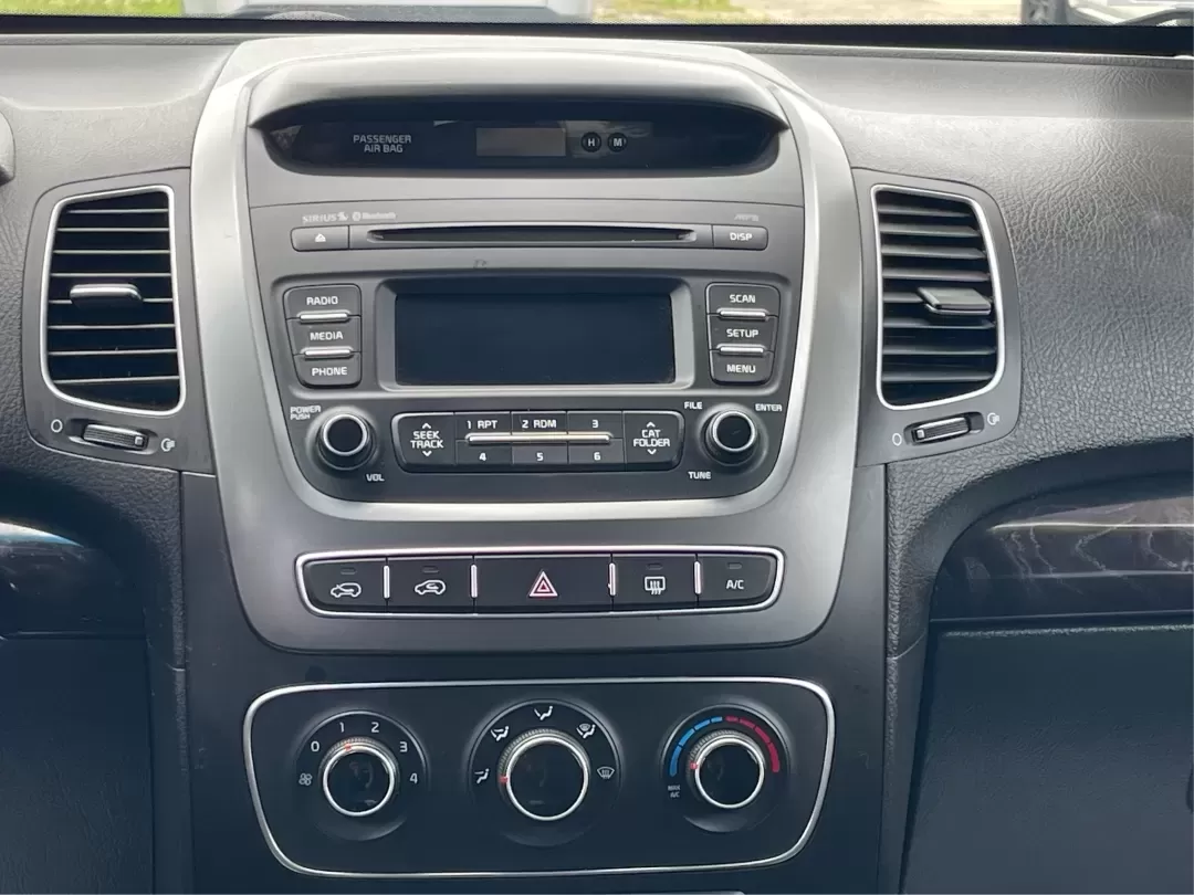 2015 Kia Sorento LX (5XYKT3A60FG) with an 2.4L I-4 gasoline direct injection engine, located at 4508 South Dixie Dr, Moraine, OH, 45439, (937) 908-9800, 39.689976, -84.218452 - ### Discover Adventure with the 2015 Kia Sorento LX - Your Perfect Family SUV!<br /> <br /> Are you seeking the ideal vehicle for weekend getaways or daily commutes? Look no further! The 2015 Kia Sorento LX is the perfect SUV for growing families and adventure-seekers alike. With its spacious interi - Photo#13