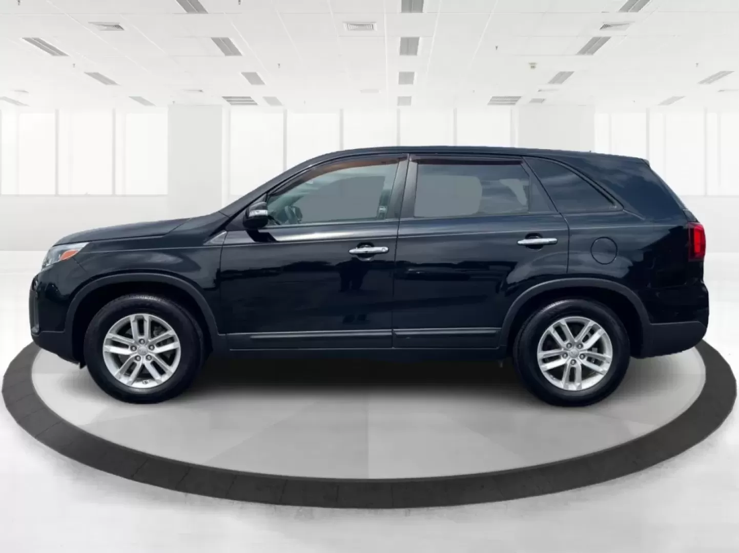 2015 Kia Sorento LX (5XYKT3A60FG) with an 2.4L I-4 gasoline direct injection engine, located at 880 E. National Road, Vandalia, OH, 45377, (937) 908-9800, 39.891918, -84.183594 - ### Discover Adventure with the 2015 Kia Sorento LX - Your Perfect Family SUV!<br /> <br /> Are you seeking the ideal vehicle for weekend getaways or daily commutes? Look no further! The 2015 Kia Sorento LX is the perfect SUV for growing families and adventure-seekers alike. With its spacious interi - Photo#5