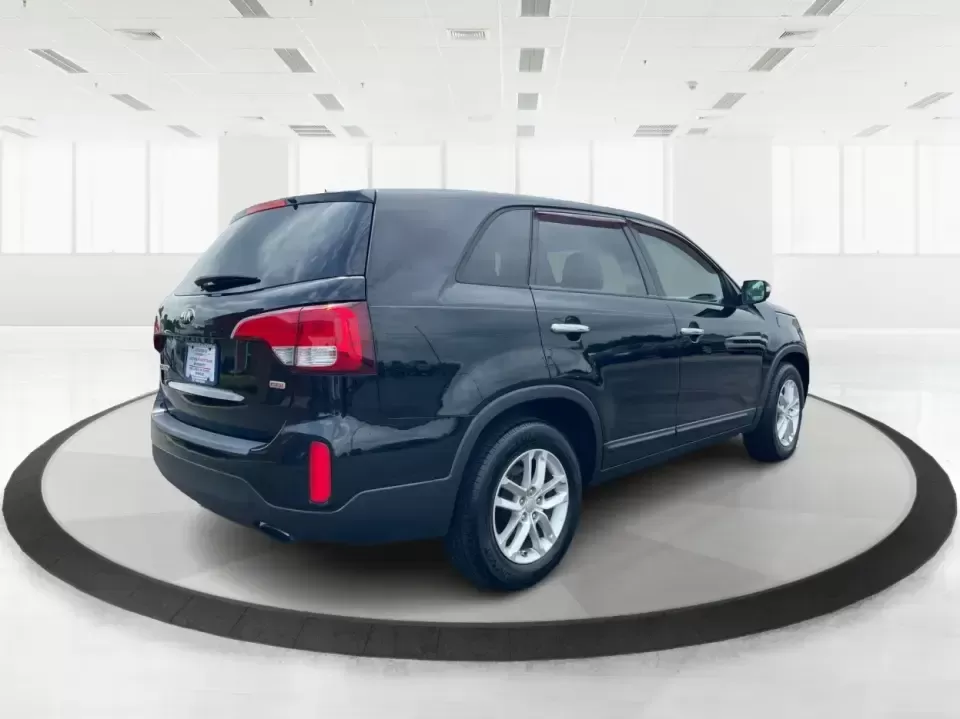 2015 Kia Sorento LX (5XYKT3A60FG) with an 2.4L I-4 gasoline direct injection engine, 6-Speed Automatic transmission, located at 1230 East Main St, Xenia, OH, 45385, (937) 908-9800, 39.688026, -83.910172 - ### Discover Adventure with the 2015 Kia Sorento LX - Your Perfect Family SUV!<br /> <br /> Are you seeking the ideal vehicle for weekend getaways or daily commutes? Look no further! The 2015 Kia Sorento LX is the perfect SUV for growing families and adventure-seekers alike. With its spacious interi - Photo#2