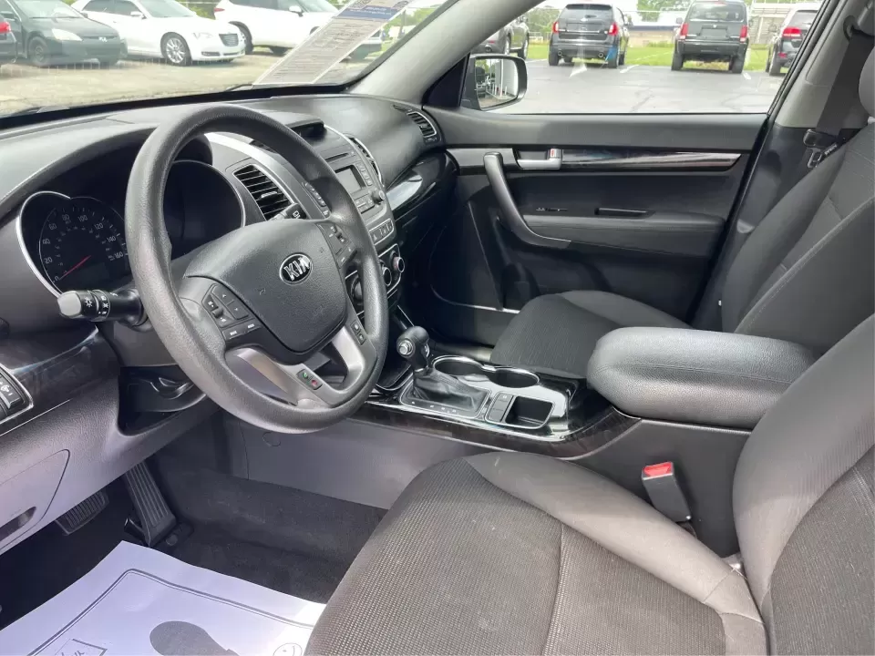 2015 Kia Sorento LX (5XYKT3A60FG) with an 2.4L I-4 gasoline direct injection engine, 6-Speed Automatic transmission, located at 1230 East Main St, Xenia, OH, 45385, (937) 908-9800, 39.688026, -83.910172 - ### Discover Adventure with the 2015 Kia Sorento LX - Your Perfect Family SUV!<br /> <br /> Are you seeking the ideal vehicle for weekend getaways or daily commutes? Look no further! The 2015 Kia Sorento LX is the perfect SUV for growing families and adventure-seekers alike. With its spacious interi - Photo#9