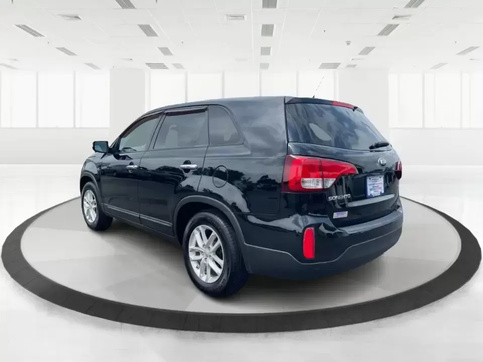 2015 Kia Sorento LX (5XYKT3A60FG) with an 2.4L I-4 gasoline direct injection engine, 6-Speed Automatic transmission, located at 401 Woodman Dr, Riverside, OH, 45431, (937) 908-9800, 39.760899, -84.123421 - ### Discover Adventure with the 2015 Kia Sorento LX - Your Perfect Family SUV!<br /> <br /> Are you seeking the ideal vehicle for weekend getaways or daily commutes? Look no further! The 2015 Kia Sorento LX is the perfect SUV for growing families and adventure-seekers alike. With its spacious interi - Photo#4