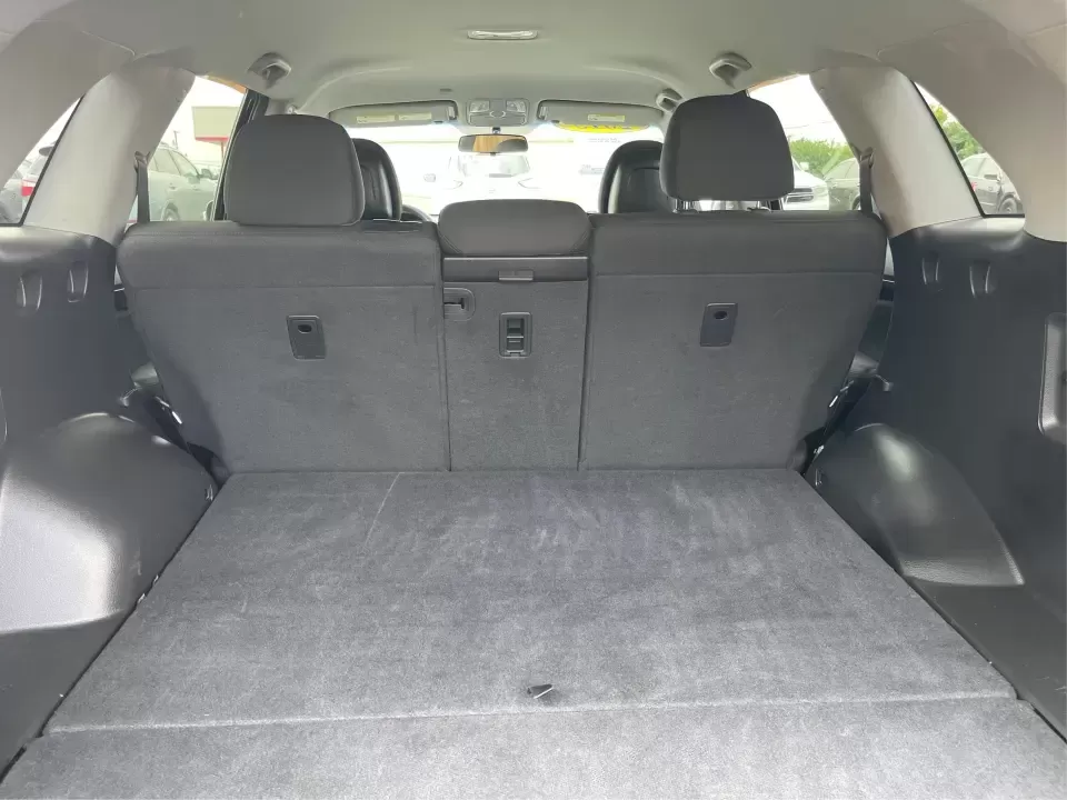 2015 Kia Sorento LX (5XYKT3A60FG) with an 2.4L I-4 gasoline direct injection engine, 6-Speed Automatic transmission, located at 401 Woodman Dr, Riverside, OH, 45431, (937) 908-9800, 39.760899, -84.123421 - ### Discover Adventure with the 2015 Kia Sorento LX - Your Perfect Family SUV!<br /> <br /> Are you seeking the ideal vehicle for weekend getaways or daily commutes? Look no further! The 2015 Kia Sorento LX is the perfect SUV for growing families and adventure-seekers alike. With its spacious interi - Photo#12