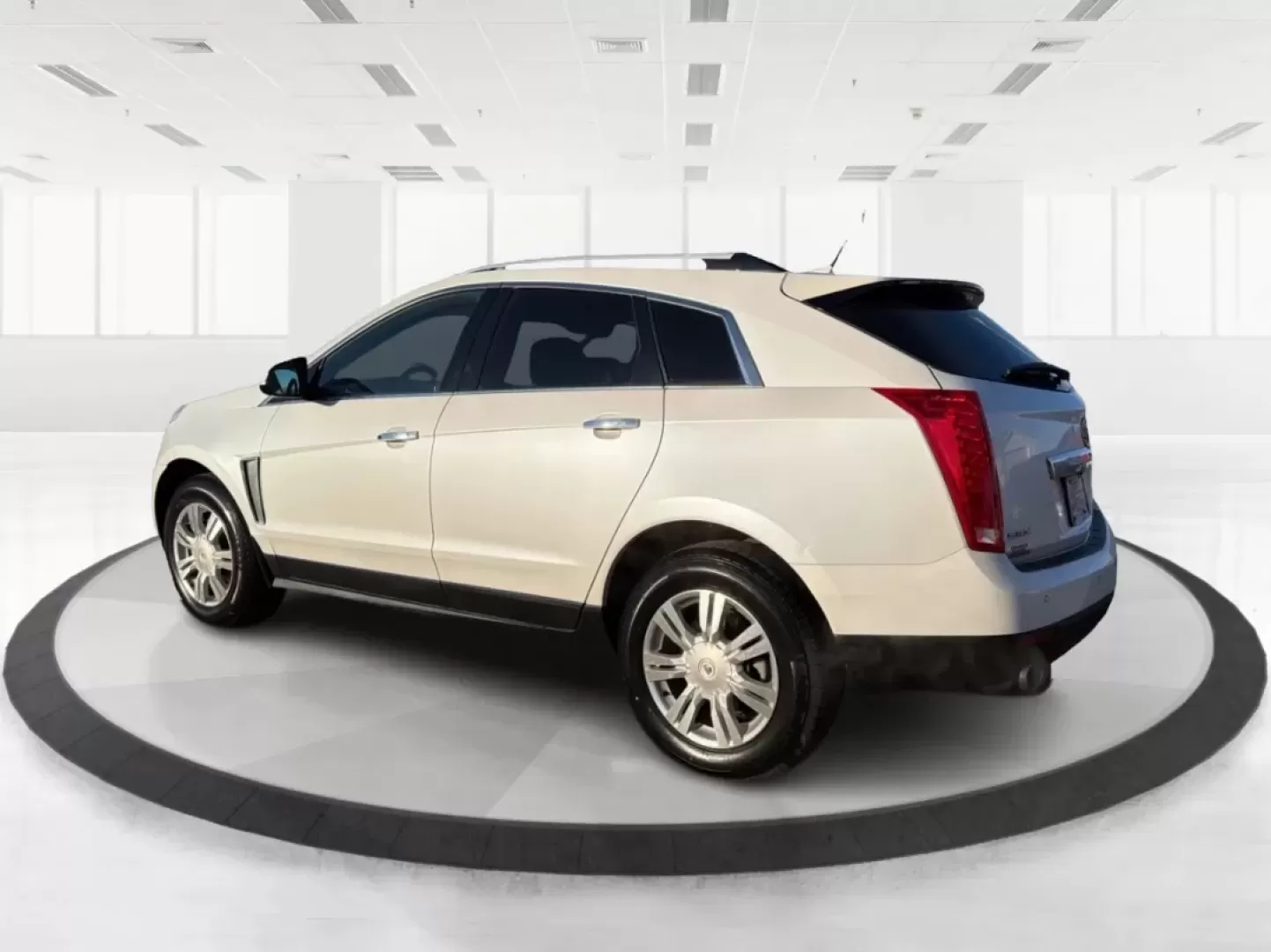 2013 White Cadillac SRX Luxury Collection (3GYFNCE32DS) with an 3.6L V6 DOHC 24V FFV engine, 6-Speed Automatic transmission, located at 401 Woodman Dr, Riverside, OH, 45431, (937) 908-9800, 39.760899, -84.123421 - ### Elevate Your Everyday with the 2013 Cadillac SRX Luxury Collection <br /> <br /> Are you searching for the perfect vehicle to enhance your family's lifestyle or your daily commute? Look no further than the stunning 2013 Cadillac SRX Luxury Collection, available now at Advantage Car and Credit in - Photo#4