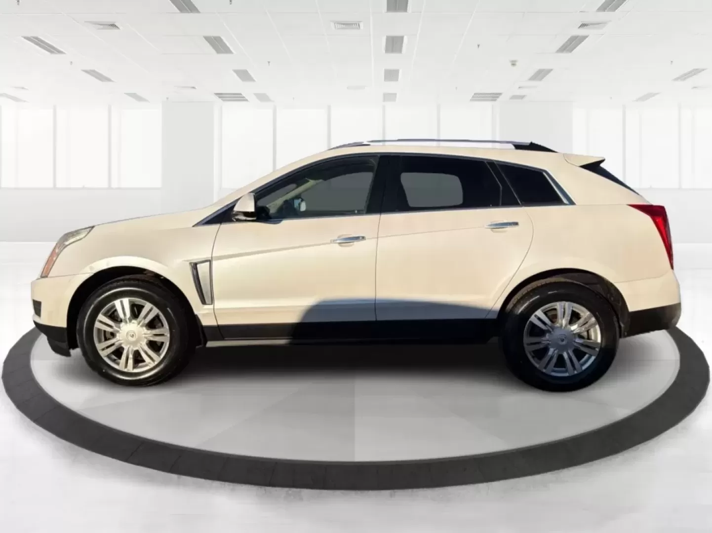 2013 White Cadillac SRX Luxury Collection (3GYFNCE32DS) with an 3.6L V6 DOHC 24V FFV engine, 6-Speed Automatic transmission, located at 401 Woodman Dr, Riverside, OH, 45431, (937) 908-9800, 39.760899, -84.123421 - ### Elevate Your Everyday with the 2013 Cadillac SRX Luxury Collection <br /> <br /> Are you searching for the perfect vehicle to enhance your family's lifestyle or your daily commute? Look no further than the stunning 2013 Cadillac SRX Luxury Collection, available now at Advantage Car and Credit in - Photo#5