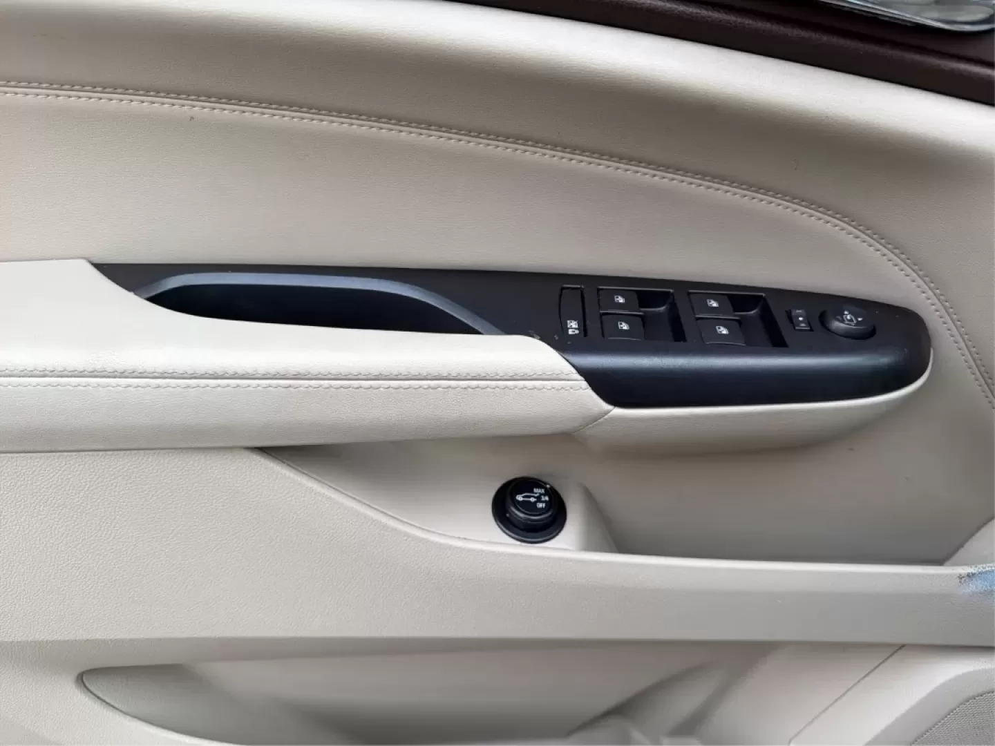 2013 White Cadillac SRX Luxury Collection (3GYFNCE32DS) with an 3.6L V6 DOHC 24V FFV engine, 6-Speed Automatic transmission, located at 401 Woodman Dr, Riverside, OH, 45431, (937) 908-9800, 39.760899, -84.123421 - ### Elevate Your Everyday with the 2013 Cadillac SRX Luxury Collection <br /> <br /> Are you searching for the perfect vehicle to enhance your family's lifestyle or your daily commute? Look no further than the stunning 2013 Cadillac SRX Luxury Collection, available now at Advantage Car and Credit in - Photo#18