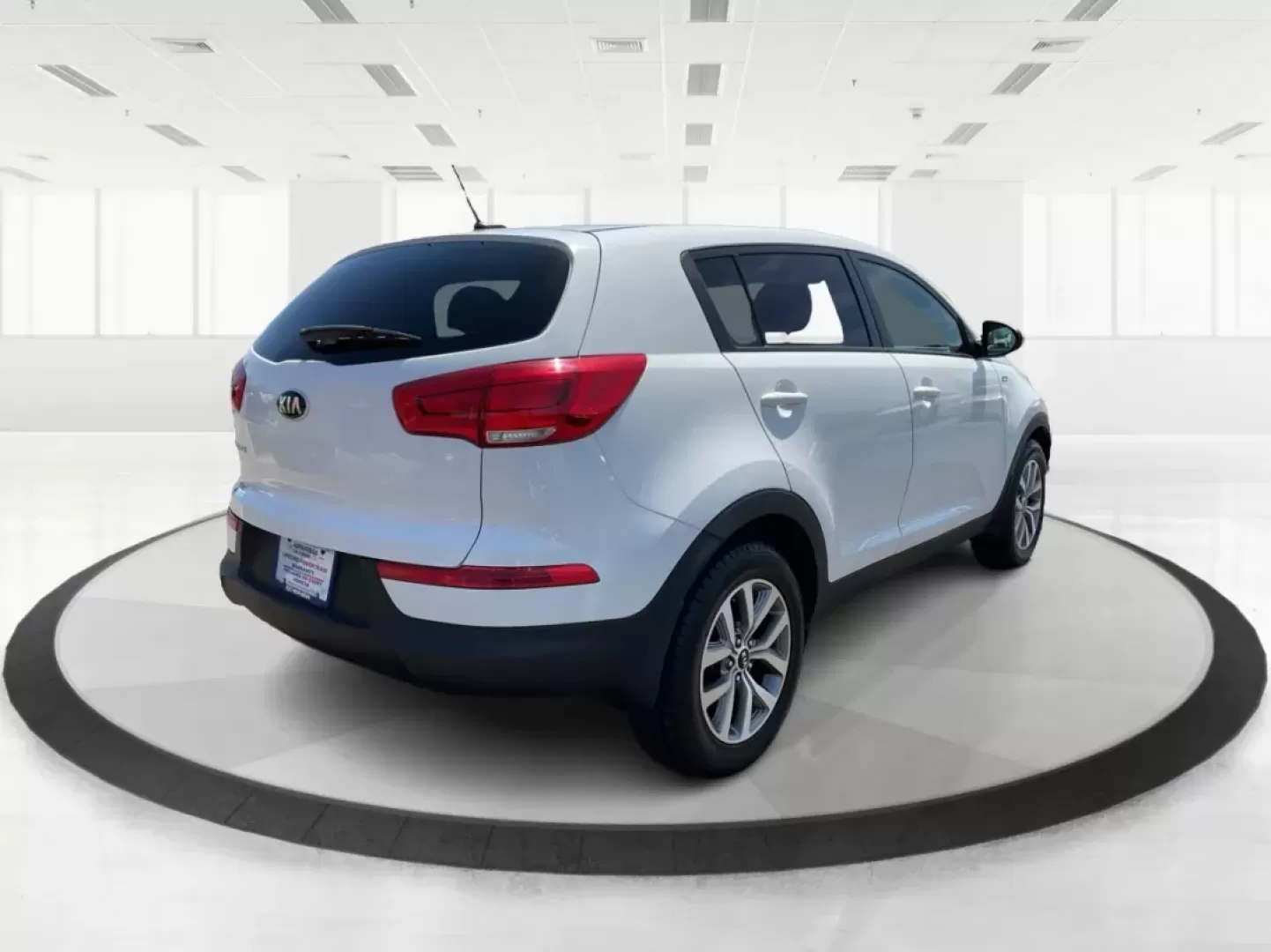 2015 Kia Sportage LX (KNDPBCAC7F7) with an Other engine, located at 1230 East Main St, Xenia, OH, 45385, (937) 908-9800, 39.688026, -83.910172 - **Explore the Open Road with the 2015 Kia Sportage LX Perfect for Your Next Adventure!**<br /> <br /> Imagine hitting the open road with your loved ones, whether it's a weekend getaway or a daily commute. The 2015 Kia Sportage LX, available at Advantage Car and Credit in Fairborn, OH, is the ideal - Photo#2