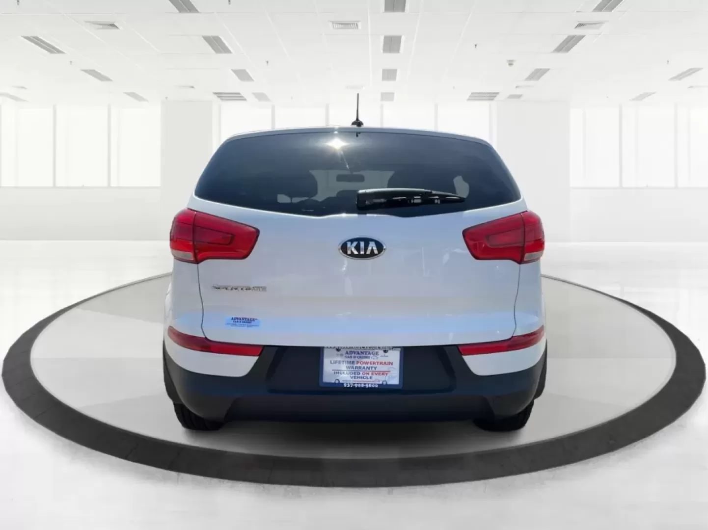 2015 Kia Sportage LX (KNDPBCAC7F7) with an Other engine, located at 1230 East Main St, Xenia, OH, 45385, (937) 908-9800, 39.688026, -83.910172 - **Explore the Open Road with the 2015 Kia Sportage LX Perfect for Your Next Adventure!**<br /> <br /> Imagine hitting the open road with your loved ones, whether it's a weekend getaway or a daily commute. The 2015 Kia Sportage LX, available at Advantage Car and Credit in Fairborn, OH, is the ideal - Photo#3