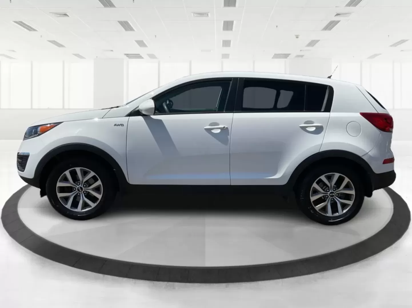 2015 Kia Sportage LX (KNDPBCAC7F7) with an Other engine, located at 1230 East Main St, Xenia, OH, 45385, (937) 908-9800, 39.688026, -83.910172 - **Explore the Open Road with the 2015 Kia Sportage LX Perfect for Your Next Adventure!**<br /> <br /> Imagine hitting the open road with your loved ones, whether it's a weekend getaway or a daily commute. The 2015 Kia Sportage LX, available at Advantage Car and Credit in Fairborn, OH, is the ideal - Photo#5
