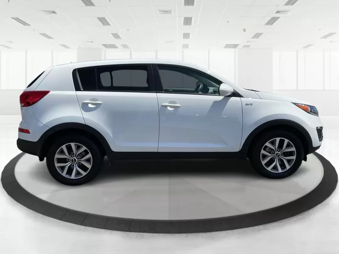 2015 Kia Sportage LX (KNDPBCAC7F7) with an Other engine, located at 880 E. National Road, Vandalia, OH, 45377, (937) 908-9800, 39.891918, -84.183594 - **Explore the Open Road with the 2015 Kia Sportage LX Perfect for Your Next Adventure!**<br /> <br /> Imagine hitting the open road with your loved ones, whether it's a weekend getaway or a daily commute. The 2015 Kia Sportage LX, available at Advantage Car and Credit in Fairborn, OH, is the ideal - Photo#1