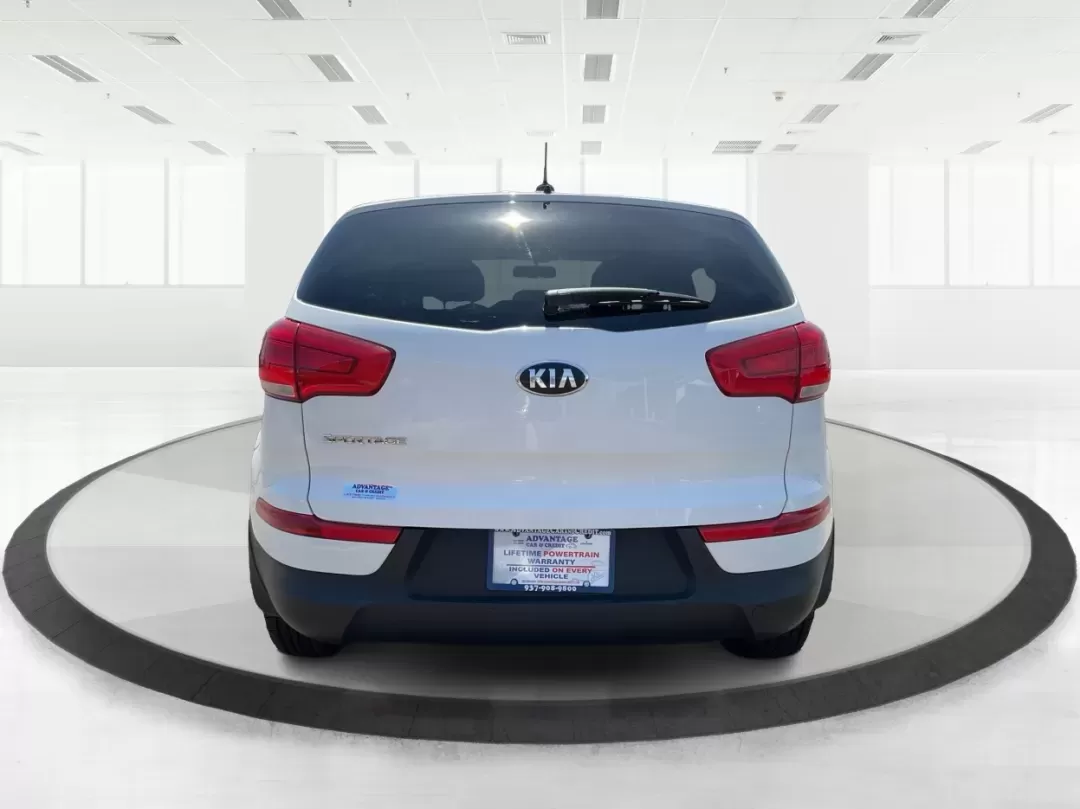 2015 Kia Sportage LX (KNDPBCAC7F7) with an Other engine, located at 880 E. National Road, Vandalia, OH, 45377, (937) 908-9800, 39.891918, -84.183594 - **Explore the Open Road with the 2015 Kia Sportage LX Perfect for Your Next Adventure!**<br /> <br /> Imagine hitting the open road with your loved ones, whether it's a weekend getaway or a daily commute. The 2015 Kia Sportage LX, available at Advantage Car and Credit in Fairborn, OH, is the ideal - Photo#3