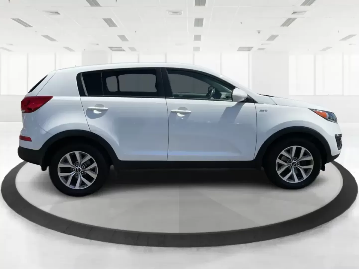 2015 Kia Sportage LX (KNDPBCAC7F7) with an 2.4L V6 DOHC 24V engine, 6-Speed Automatic transmission, located at 4508 South Dixie Dr, Moraine, OH, 45439, (937) 908-9800, 39.689976, -84.218452 - **Explore the Open Road with the 2015 Kia Sportage LX Perfect for Your Next Adventure!**<br /> <br /> Imagine hitting the open road with your loved ones, whether it's a weekend getaway or a daily commute. The 2015 Kia Sportage LX, available at Advantage Car and Credit in Fairborn, OH, is the ideal - Photo#1
