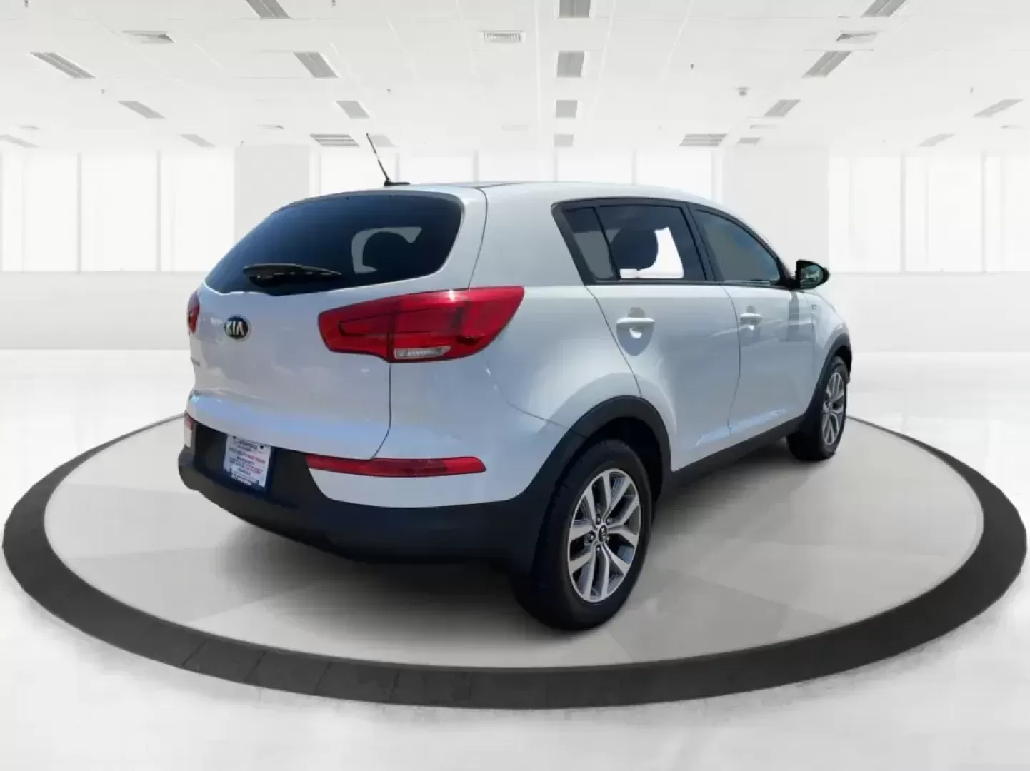 2015 Kia Sportage LX (KNDPBCAC7F7) with an 2.4L V6 DOHC 24V engine, 6-Speed Automatic transmission, located at 4508 South Dixie Dr, Moraine, OH, 45439, (937) 908-9800, 39.689976, -84.218452 - **Explore the Open Road with the 2015 Kia Sportage LX Perfect for Your Next Adventure!**<br /> <br /> Imagine hitting the open road with your loved ones, whether it's a weekend getaway or a daily commute. The 2015 Kia Sportage LX, available at Advantage Car and Credit in Fairborn, OH, is the ideal - Photo#2