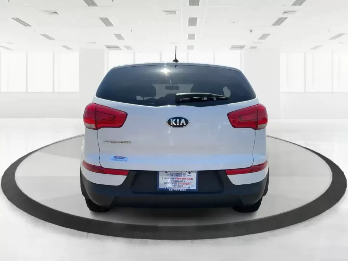 2015 Kia Sportage LX (KNDPBCAC7F7) with an 2.4L V6 DOHC 24V engine, 6-Speed Automatic transmission, located at 4508 South Dixie Dr, Moraine, OH, 45439, (937) 908-9800, 39.689976, -84.218452 - **Explore the Open Road with the 2015 Kia Sportage LX Perfect for Your Next Adventure!**<br /> <br /> Imagine hitting the open road with your loved ones, whether it's a weekend getaway or a daily commute. The 2015 Kia Sportage LX, available at Advantage Car and Credit in Fairborn, OH, is the ideal - Photo#3