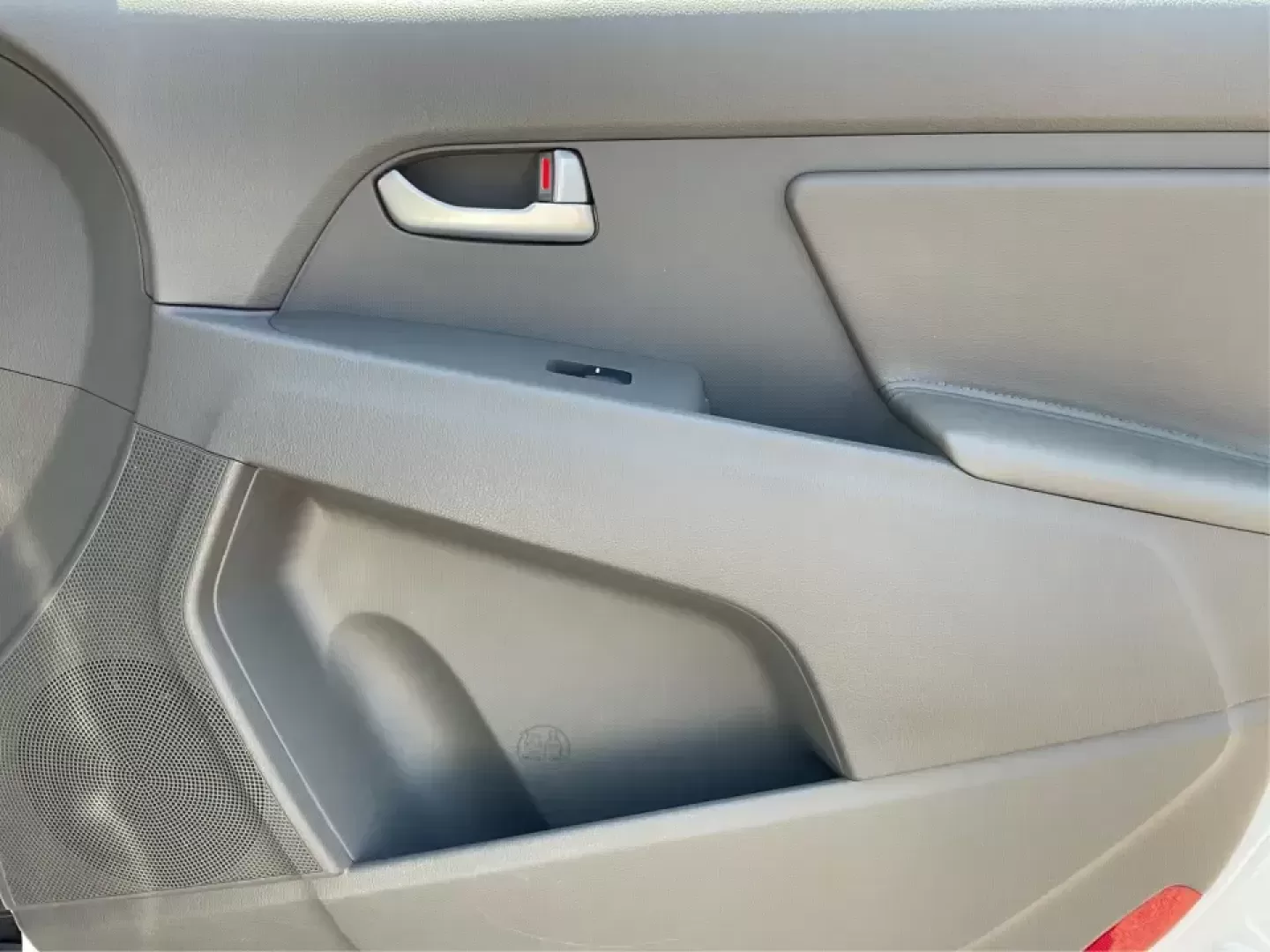 2015 Kia Sportage LX (KNDPBCAC7F7) with an 2.4L V6 DOHC 24V engine, 6-Speed Automatic transmission, located at 4508 South Dixie Dr, Moraine, OH, 45439, (937) 908-9800, 39.689976, -84.218452 - **Explore the Open Road with the 2015 Kia Sportage LX Perfect for Your Next Adventure!**<br /> <br /> Imagine hitting the open road with your loved ones, whether it's a weekend getaway or a daily commute. The 2015 Kia Sportage LX, available at Advantage Car and Credit in Fairborn, OH, is the ideal - Photo#18