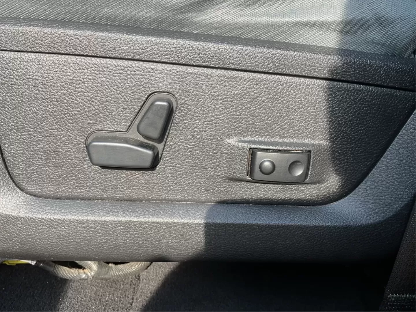 2015 Gray Ram 1500 SLT Quad Cab 4WD (1C6RR7GT3FS) with an 5.7L V8 OHV 16V engine, 8-Speed Automatic transmission, located at 1099 N County Rd 25A , Troy, OH, 45373, (937) 908-9800, 40.057079, -84.212883 - **Experience Adventure and Utility with this 2015 Ram 1500 SLT Quad Cab!**<br /> <br /> Are you ready to elevate your weekend adventures while ensuring your daily commute remains smooth and comfortable? Look no further than this robust 2015 Ram 1500 SLT Quad Cab, now available at Advantage Car and C - Photo#17