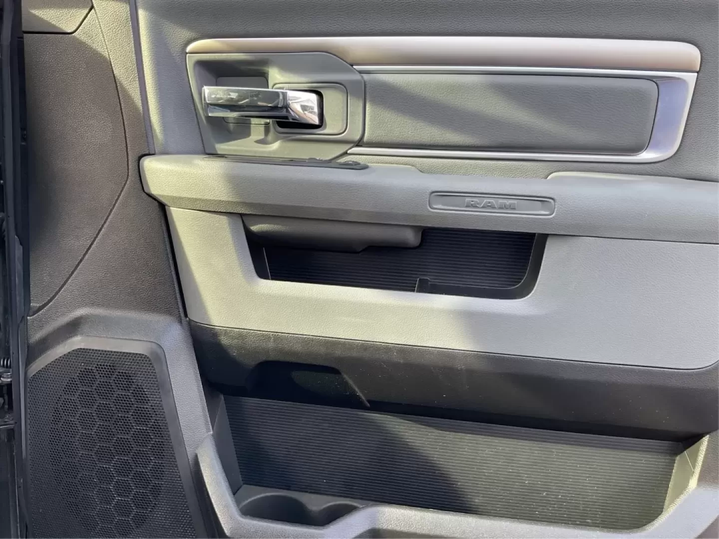 2015 Gray Ram 1500 SLT Quad Cab 4WD (1C6RR7GT3FS) with an 5.7L V8 OHV 16V engine, 8-Speed Automatic transmission, located at 1099 N County Rd 25A , Troy, OH, 45373, (937) 908-9800, 40.057079, -84.212883 - **Experience Adventure and Utility with this 2015 Ram 1500 SLT Quad Cab!**<br /> <br /> Are you ready to elevate your weekend adventures while ensuring your daily commute remains smooth and comfortable? Look no further than this robust 2015 Ram 1500 SLT Quad Cab, now available at Advantage Car and C - Photo#19