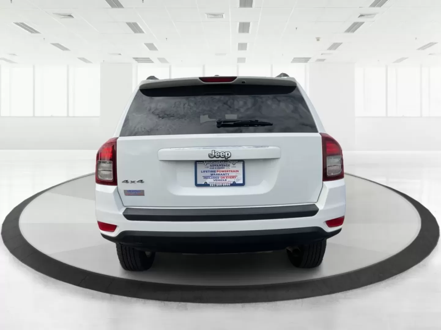 2015 Jeep Compass Sport (1C4NJDBB6FD) with an 2.4L I-4 DOHC engine, located at 880 E. National Road, Vandalia, OH, 45377, (937) 908-9800, 39.891918, -84.183594 - **Explore Adventure and Comfort with the 2015 Jeep Compass Sport at Advantage Car and Credit!**<br /> <br /> Whether you're navigating your daily commute or embarking on a weekend getaway, the 2015 Jeep Compass Sport is designed with versatility in mind. With a spacious interior and rugged capabilit - Photo#3