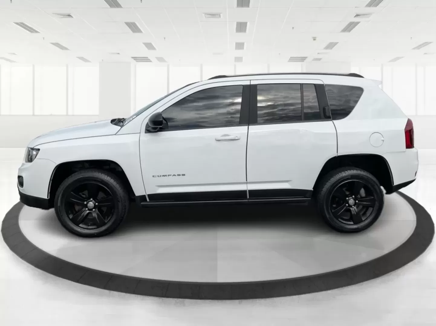 2015 Jeep Compass Sport (1C4NJDBB6FD) with an 2.4L I-4 DOHC engine, located at 880 E. National Road, Vandalia, OH, 45377, (937) 908-9800, 39.891918, -84.183594 - **Explore Adventure and Comfort with the 2015 Jeep Compass Sport at Advantage Car and Credit!**<br /> <br /> Whether you're navigating your daily commute or embarking on a weekend getaway, the 2015 Jeep Compass Sport is designed with versatility in mind. With a spacious interior and rugged capabilit - Photo#5
