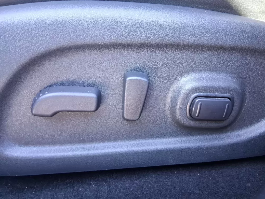 2013 Super Black Nissan Pathfinder Platinum 4WD (5N1AR2MMXDC) with an 3.5L V6 DOHC 24V engine, Continuously Variable Transmission transmission, located at 401 Woodman Dr, Riverside, OH, 45431, (937) 908-9800, 39.760899, -84.123421 - Picture your next weekend: the kids loaded up for a day at the National Museum of the U.S. Air Force, a cooler in the back for a picnic at Riverscape MetroPark, and plenty of room for friends or gear-without feeling cramped on I675 or Route 35. This 2013 Nissan Pathfinder Platinum 4WD is built for r - Photo#16