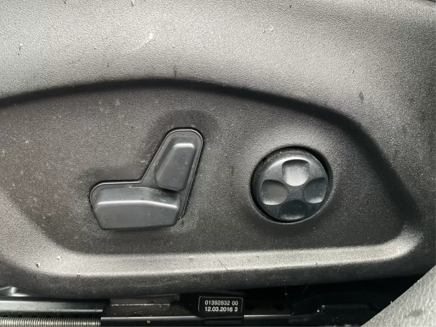 2016 Jeep Renegade Limited (ZACCJADT7GP) with an Tigershark MultiAir 2.4L I-4 variable valve contro engine, located at 880 E. National Road, Vandalia, OH, 45377, (937) 908-9800, 39.891918, -84.183594 - **Adventure Awaits with the 2016 Jeep Renegade Limited Your Perfect Partner for Every Journey!**<br /> <br /> Are you ready to elevate your lifestyle with an adventure-ready vehicle? Whether you're navigating the bustling streets of Fairborn, OH, or hitting the scenic backroads, the 2016 Jeep Reneg - Photo#17