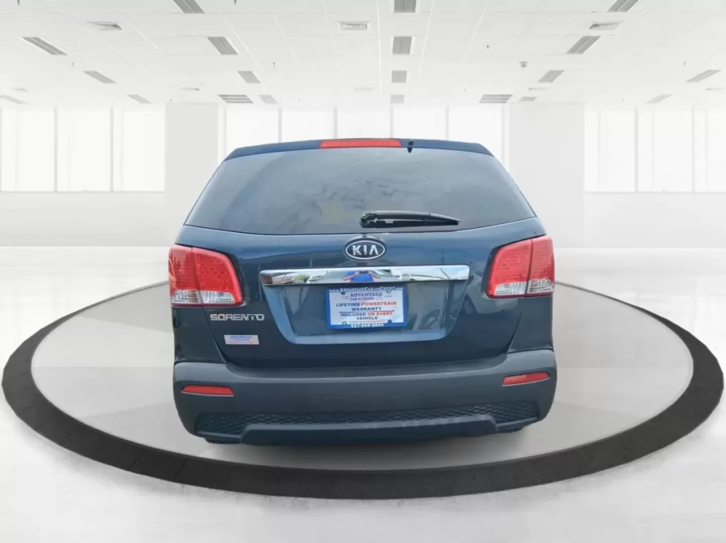 2013 Baltic Blue Kia Sorento LX 4WD (5XYKTCA69DG) with an 2.4L L4 DOHC 16V engine, 6-Speed Automatic transmission, located at 1184 Kauffman Ave, Fairborn, OH, 45324, (937) 908-9800, 39.807072, -84.030914 - **Adventure Awaits with the 2013 Kia Sorento LX 4WD at Advantage Car and Credit - Fairborn!**<br /> <br /> Are you ready to elevate your family adventures or make your daily commute incredibly comfortable? Look no further than this spacious and versatile 2013 Kia Sorento LX 4WD, perfect for growing - Photo#3